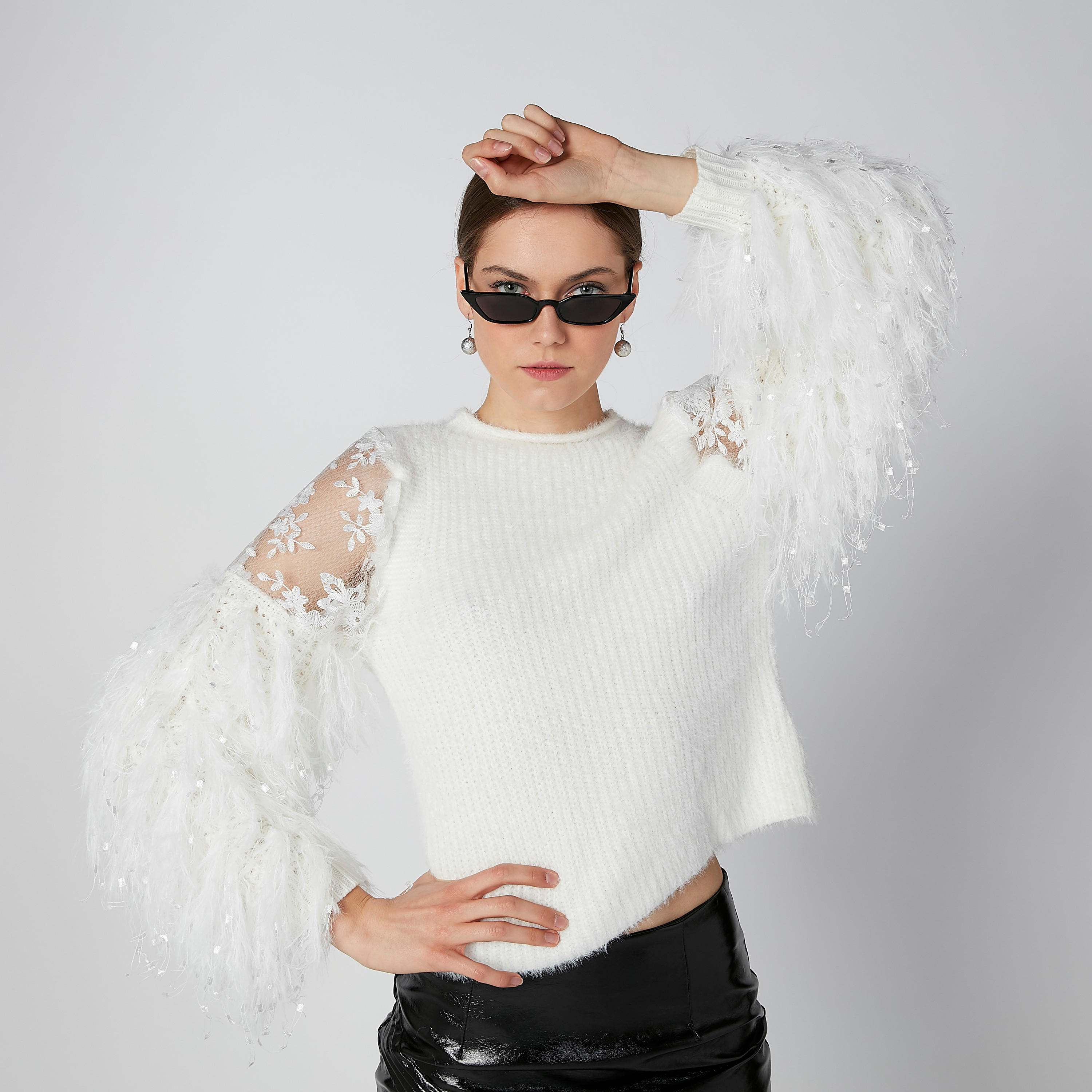 بلوزة بأكمام قطيفة طويلة وتفاصيل دانتيل-women-clothing-cardigansandjumpers-jumpers-image-11