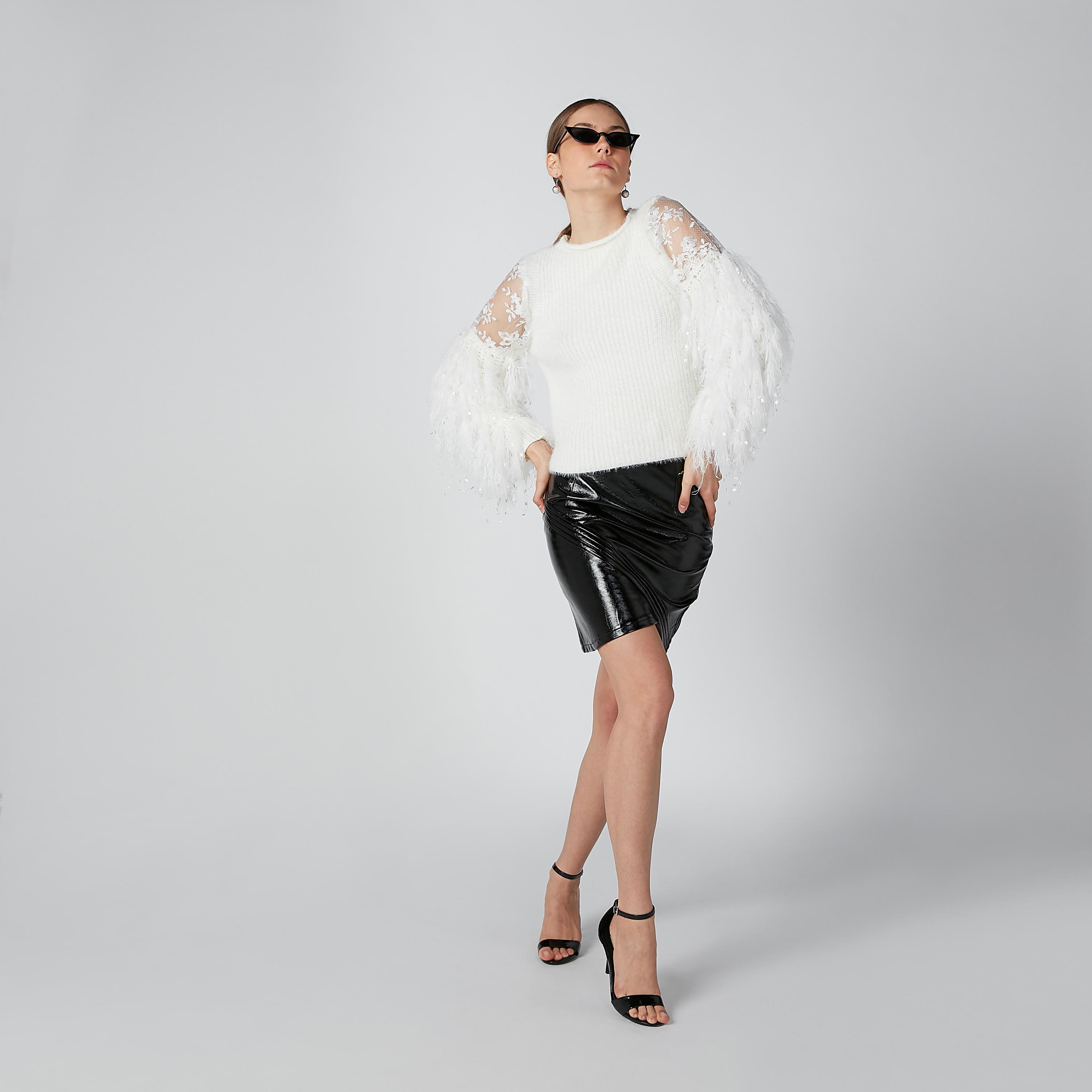بلوزة بأكمام قطيفة طويلة وتفاصيل دانتيل-women-clothing-cardigansandjumpers-jumpers-image-13