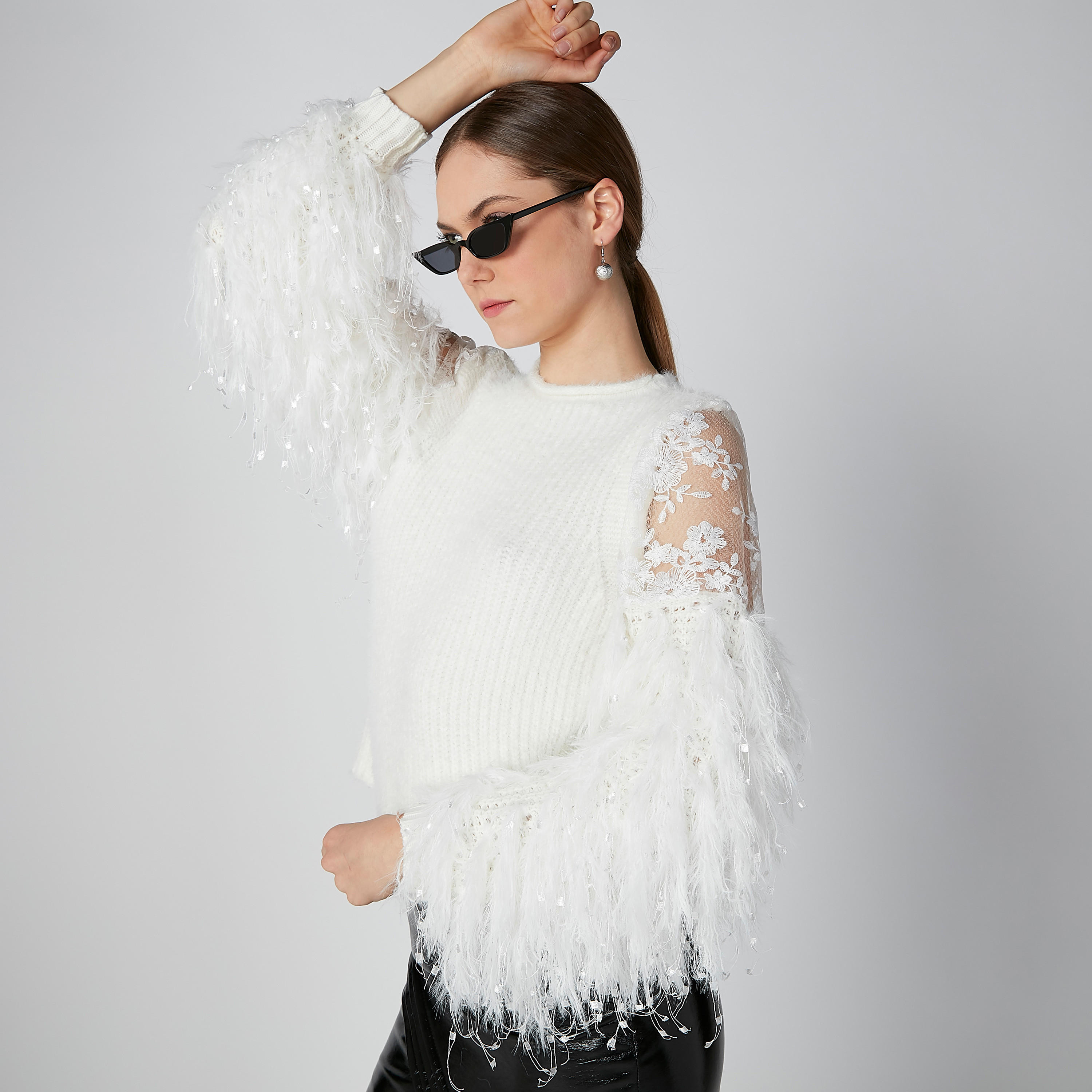 بلوزة بأكمام قطيفة طويلة وتفاصيل دانتيل-women-clothing-cardigansandjumpers-jumpers-image-14
