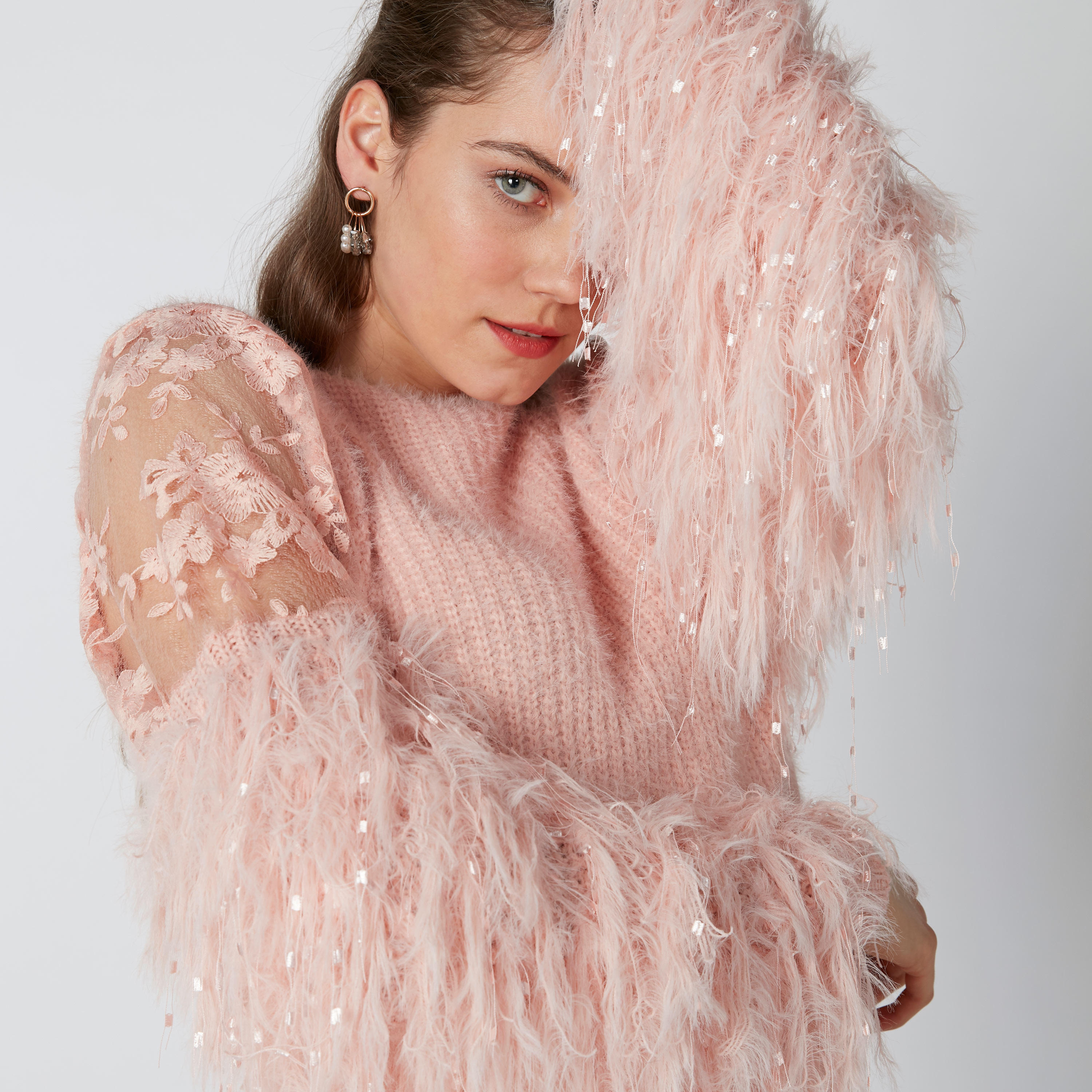 بلوزة بأكمام قطيفة طويلة وتفاصيل دانتيل-women-clothing-cardigansandjumpers-jumpers-image-21