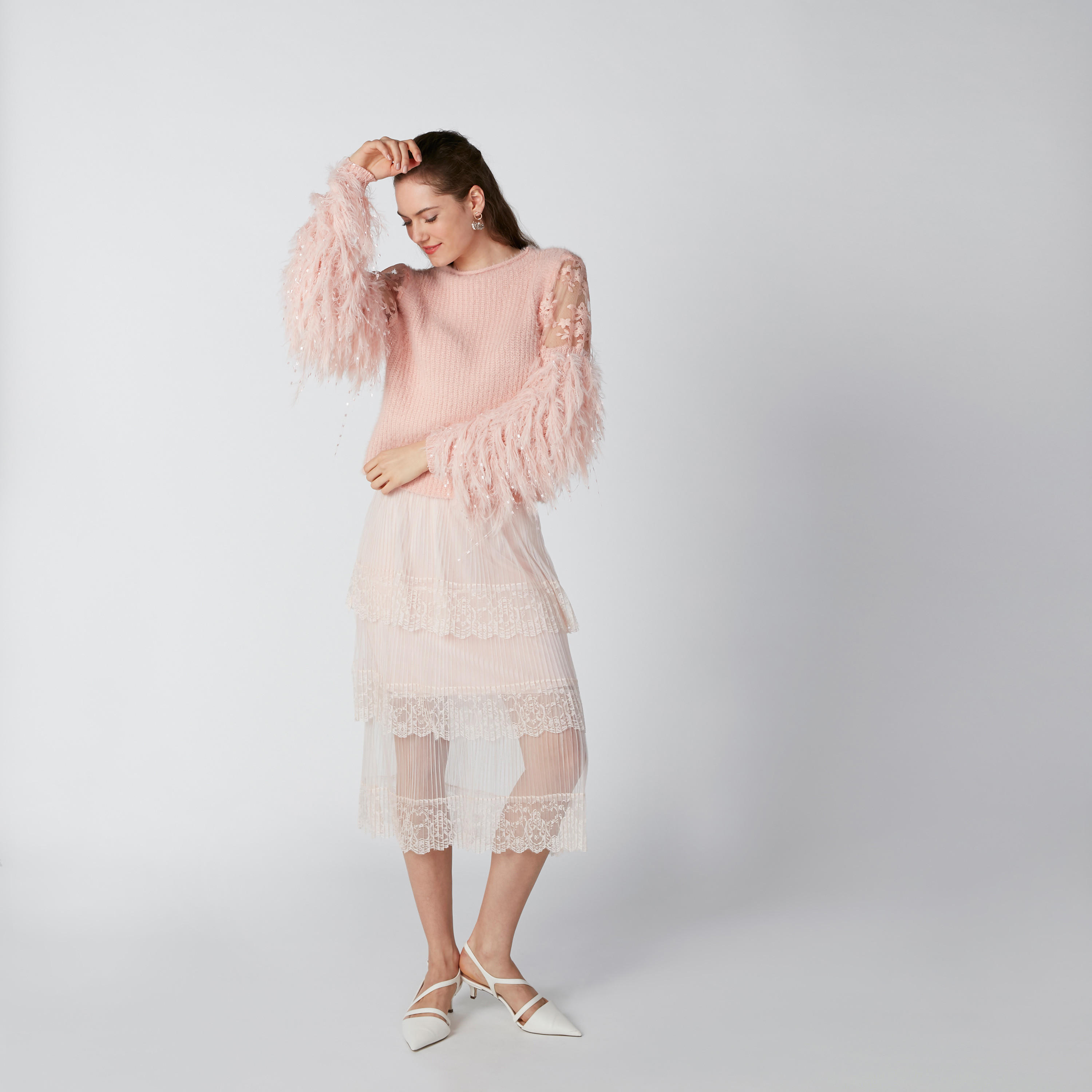 بلوزة بأكمام قطيفة طويلة وتفاصيل دانتيل-women-clothing-cardigansandjumpers-jumpers-image-22