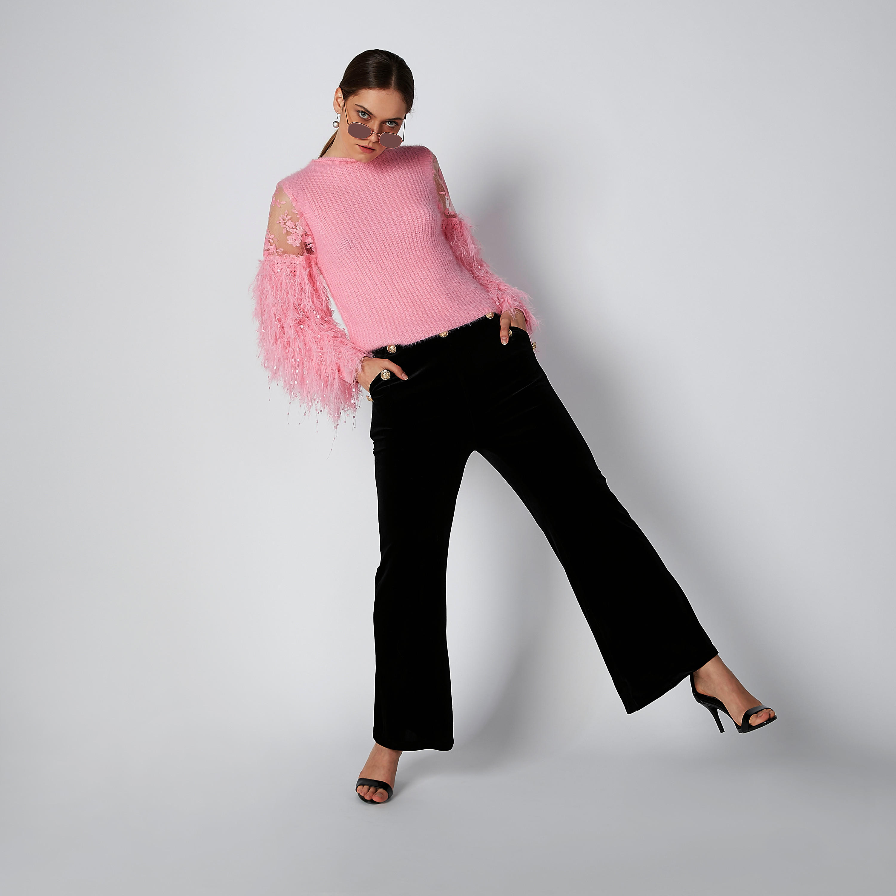 بلوزة بأكمام قطيفة طويلة وتفاصيل دانتيل-women-clothing-cardigansandjumpers-jumpers-image-3