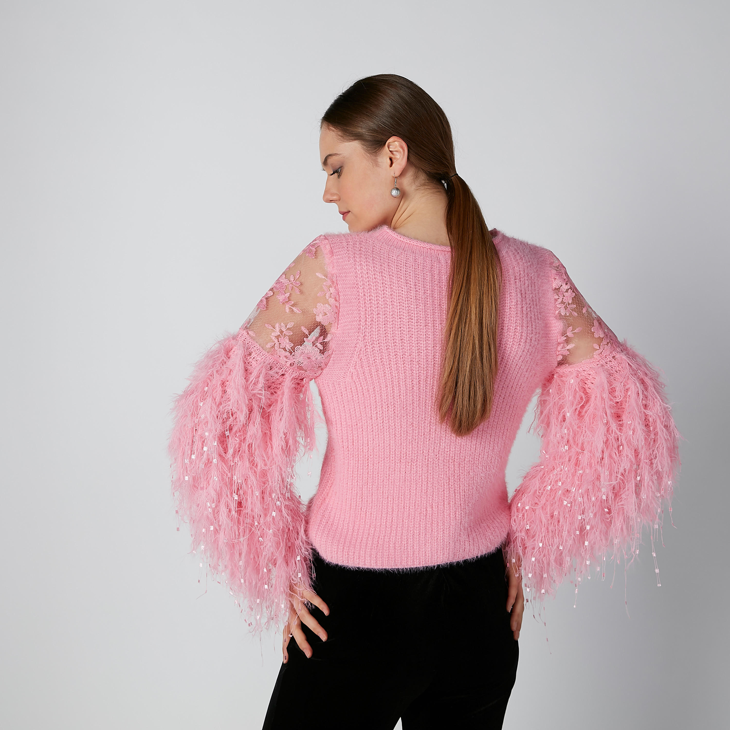 بلوزة بأكمام قطيفة طويلة وتفاصيل دانتيل-women-clothing-cardigansandjumpers-jumpers-image-4