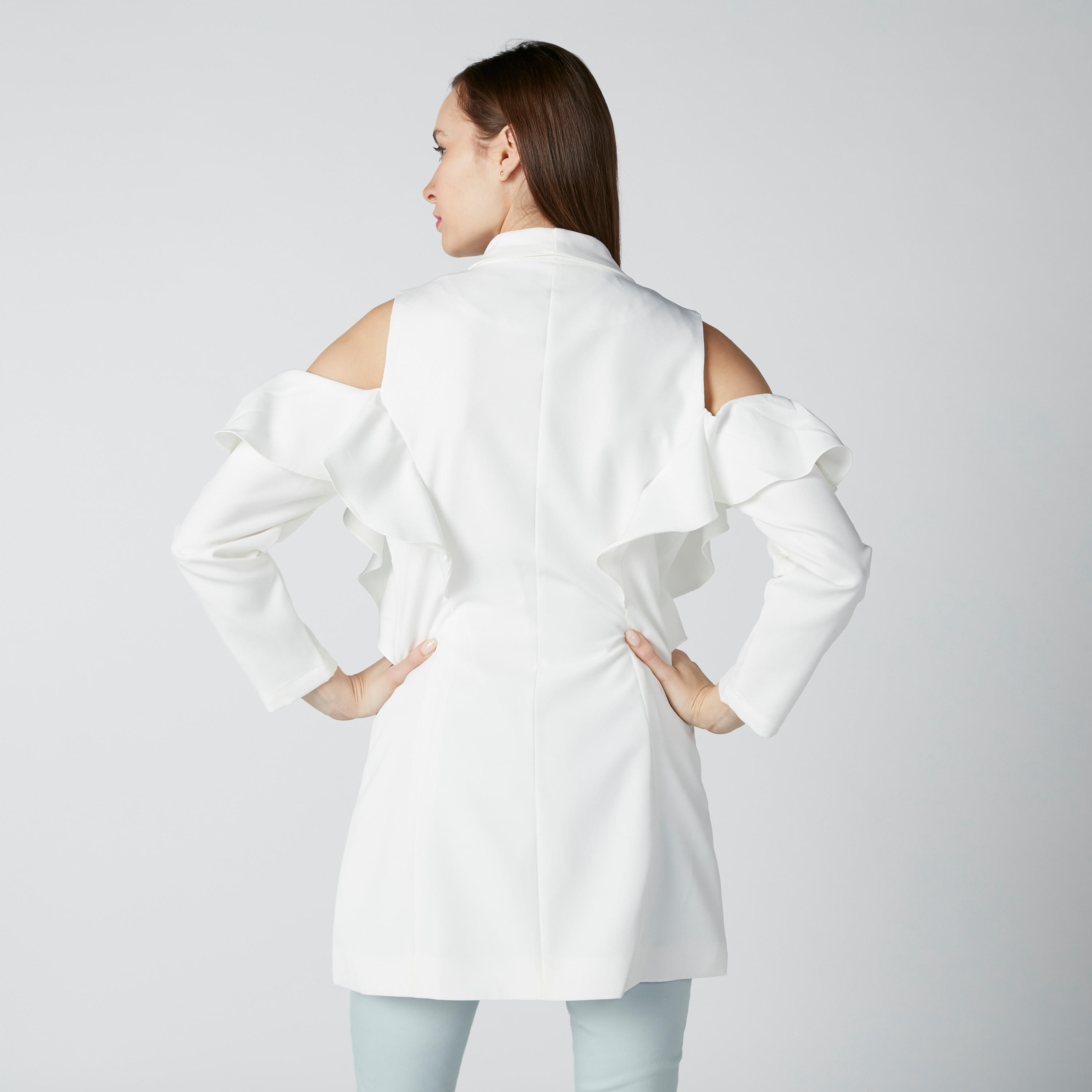 جاكيت طويل بأكتاف مكشوفة وتفاصيل لؤلؤ وكشكش-women-clothing-coatsandjackets-coats-image-2
