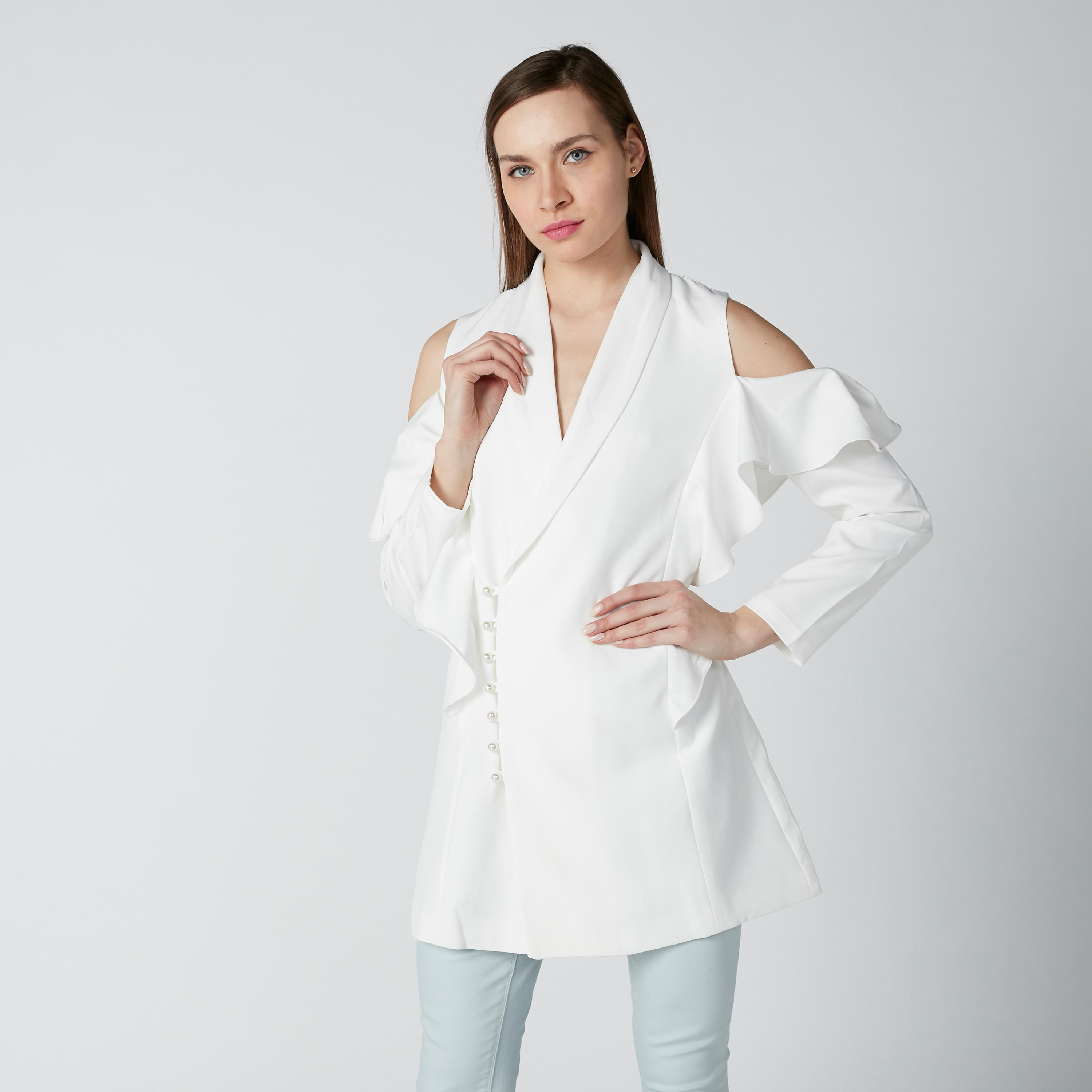 جاكيت طويل بأكتاف مكشوفة وتفاصيل لؤلؤ وكشكش-women-clothing-coatsandjackets-coats-image-3