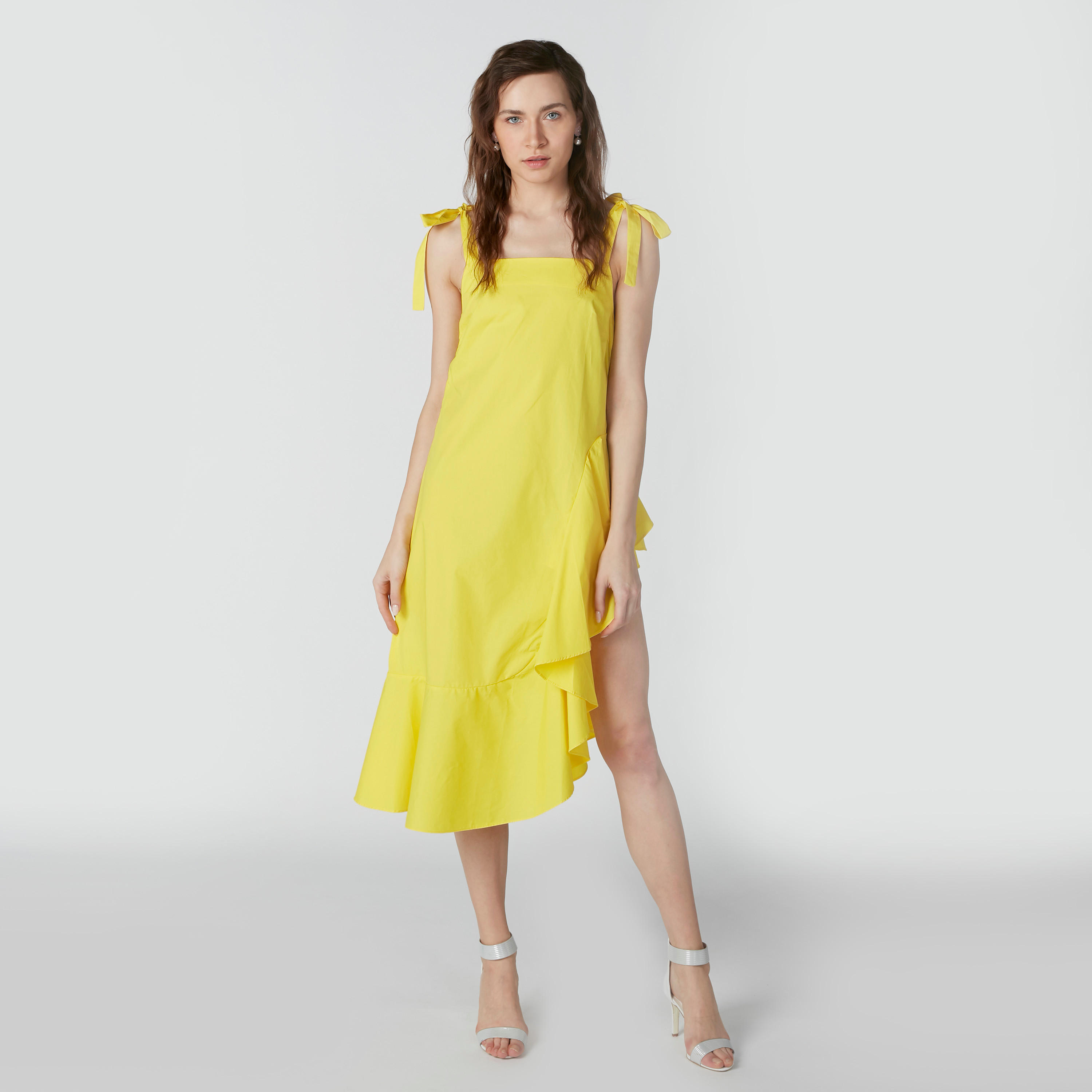 فستان متوسط الطول بأربطة وحوّاف غير مستوية وتفاصيل كشكش-women-clothing-dresses-image-3