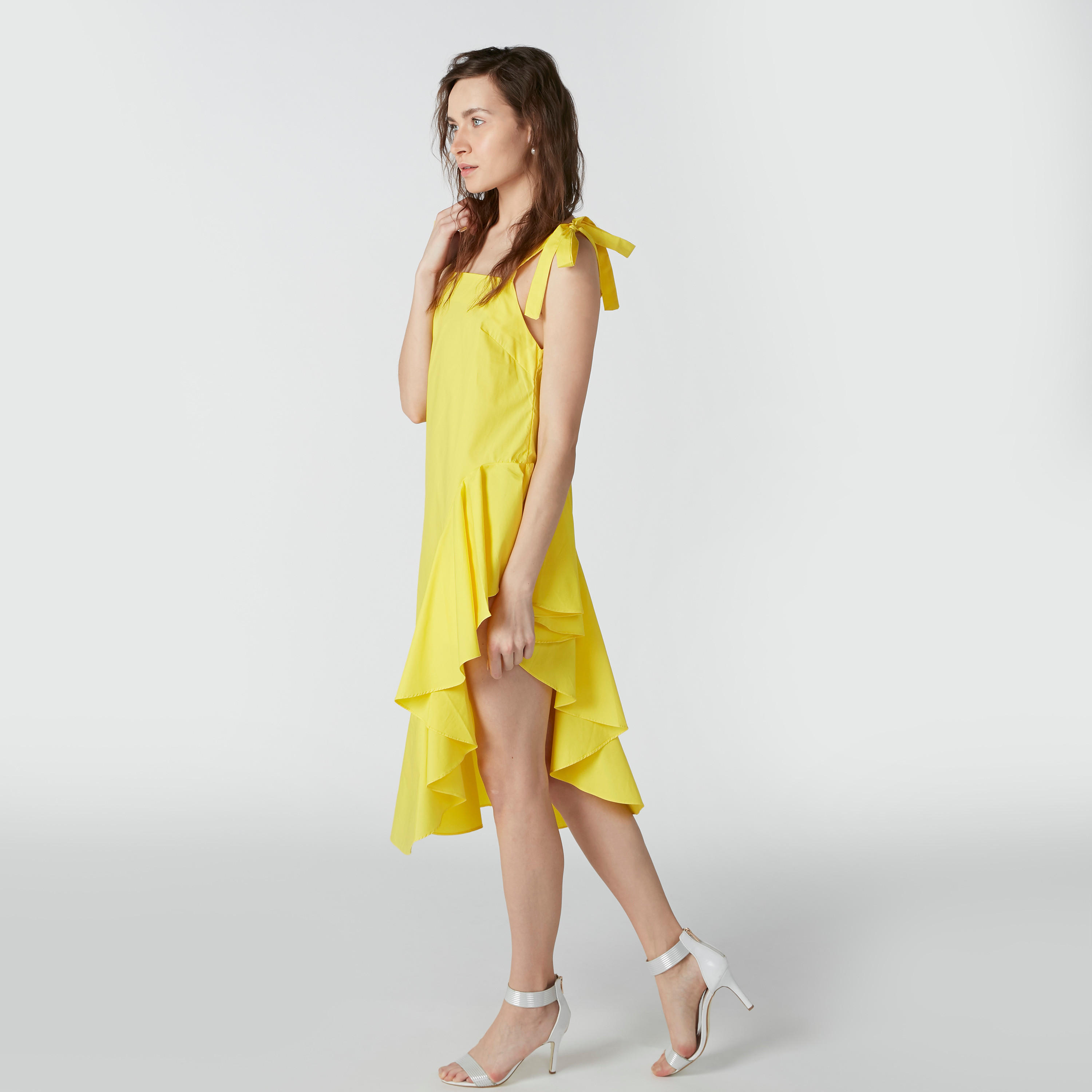 فستان متوسط الطول بأربطة وحوّاف غير مستوية وتفاصيل كشكش-women-clothing-dresses-image-4