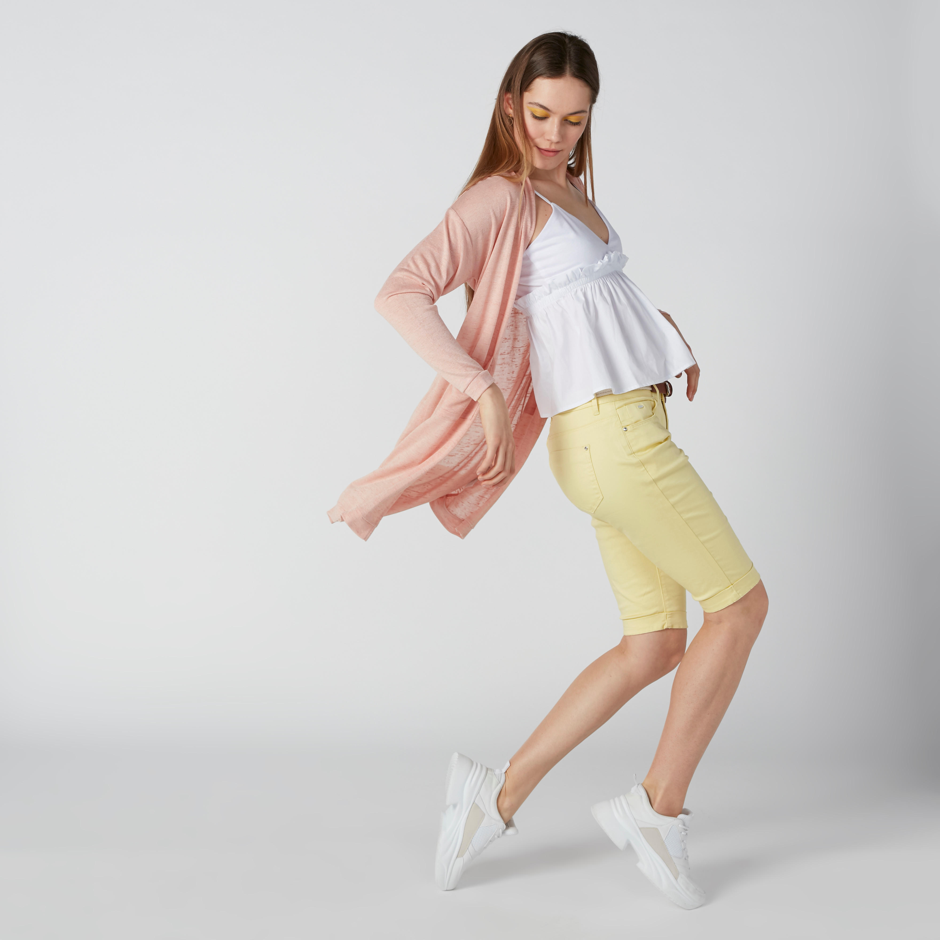 بلوزة بحمّالات رفيعة قابلة للتعديل وتفاصيل كشكش-women-clothing-tshirts-image-1