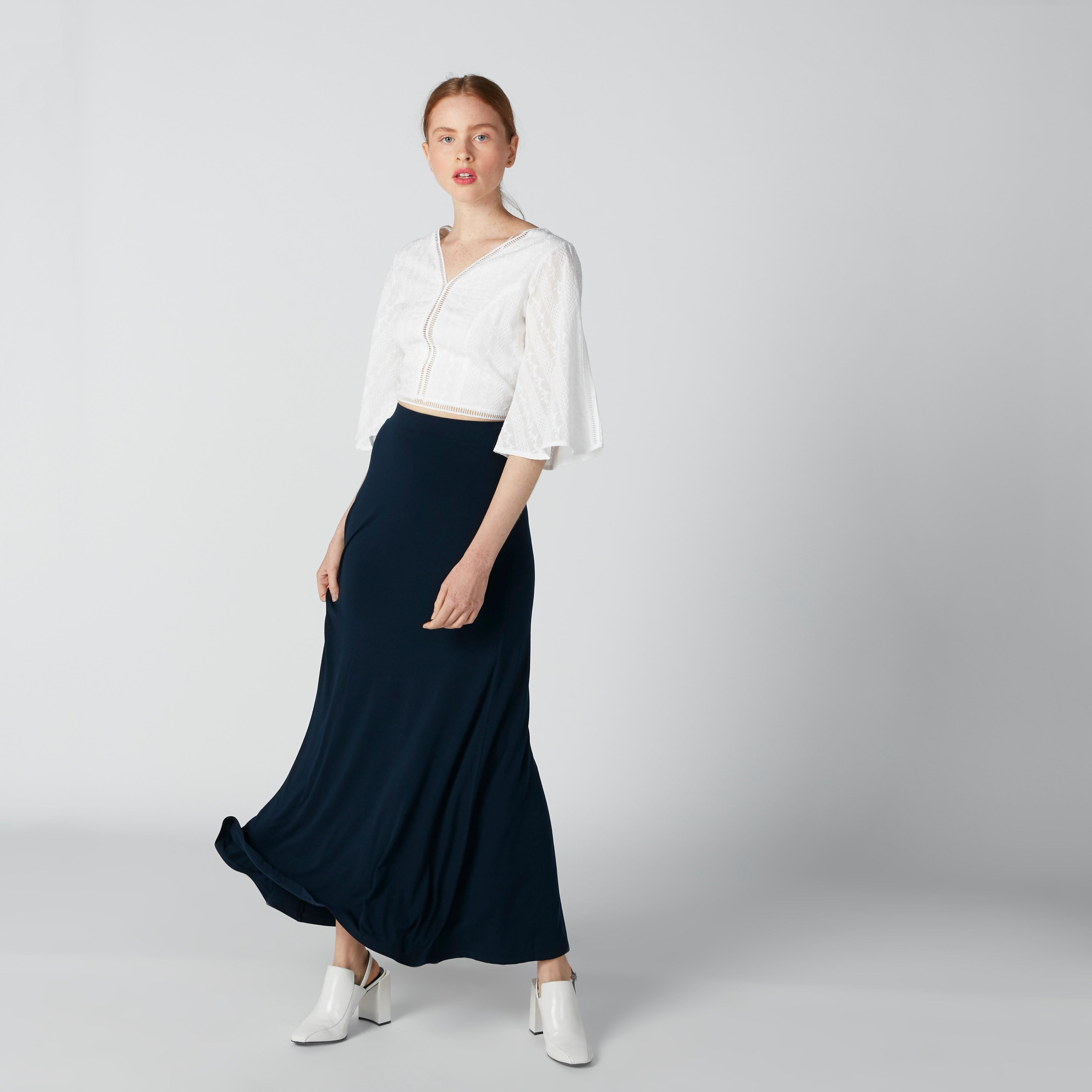 بلوزة مطرزة بأكمام واسعة ورباط-women-clothing-shirtsandblouses-blouses-image-2