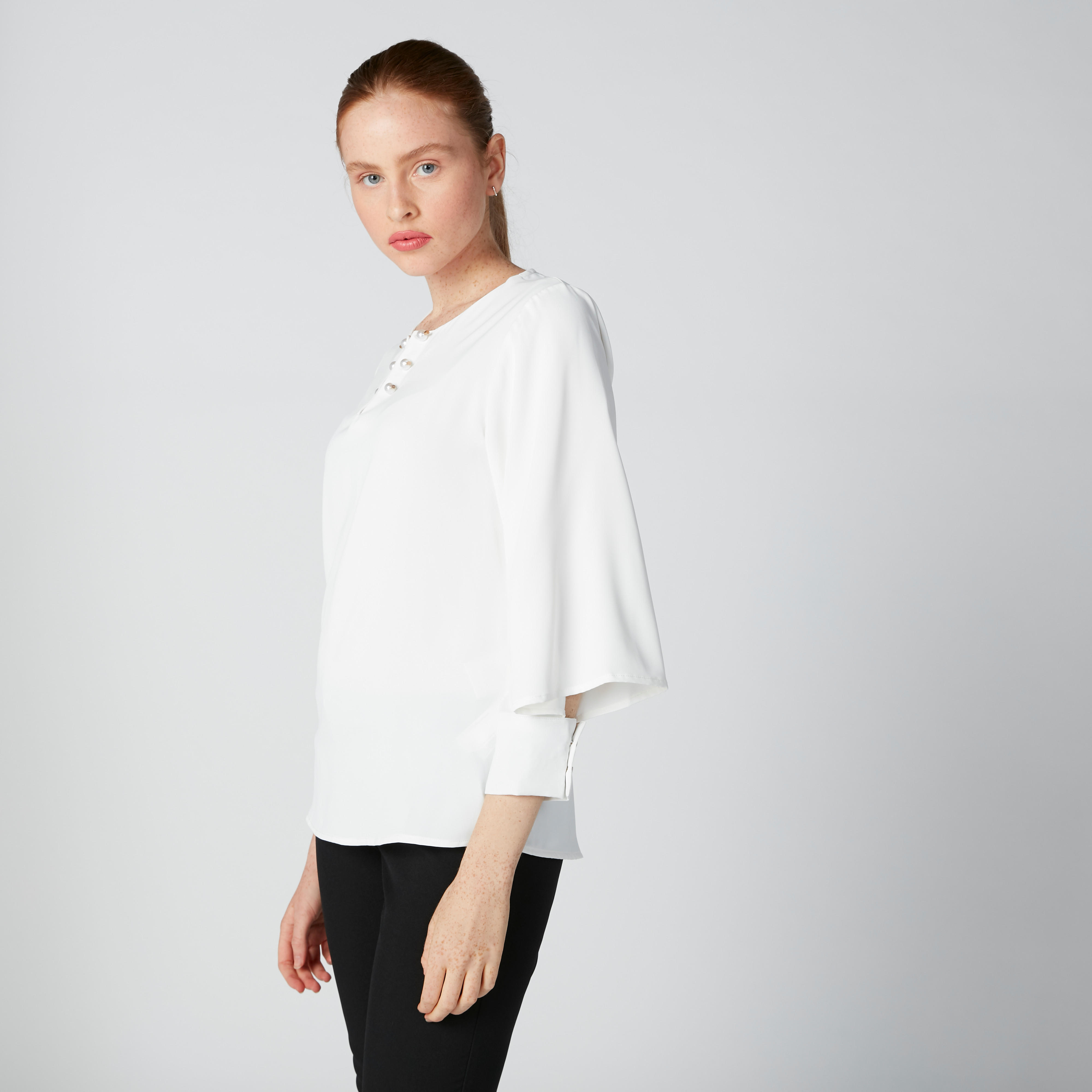 بلوزة بياقة مستديرة وأكمام مفرّغة وتفاصيل لؤلؤ-women-clothing-shirtsandblouses-blouses-image-5
