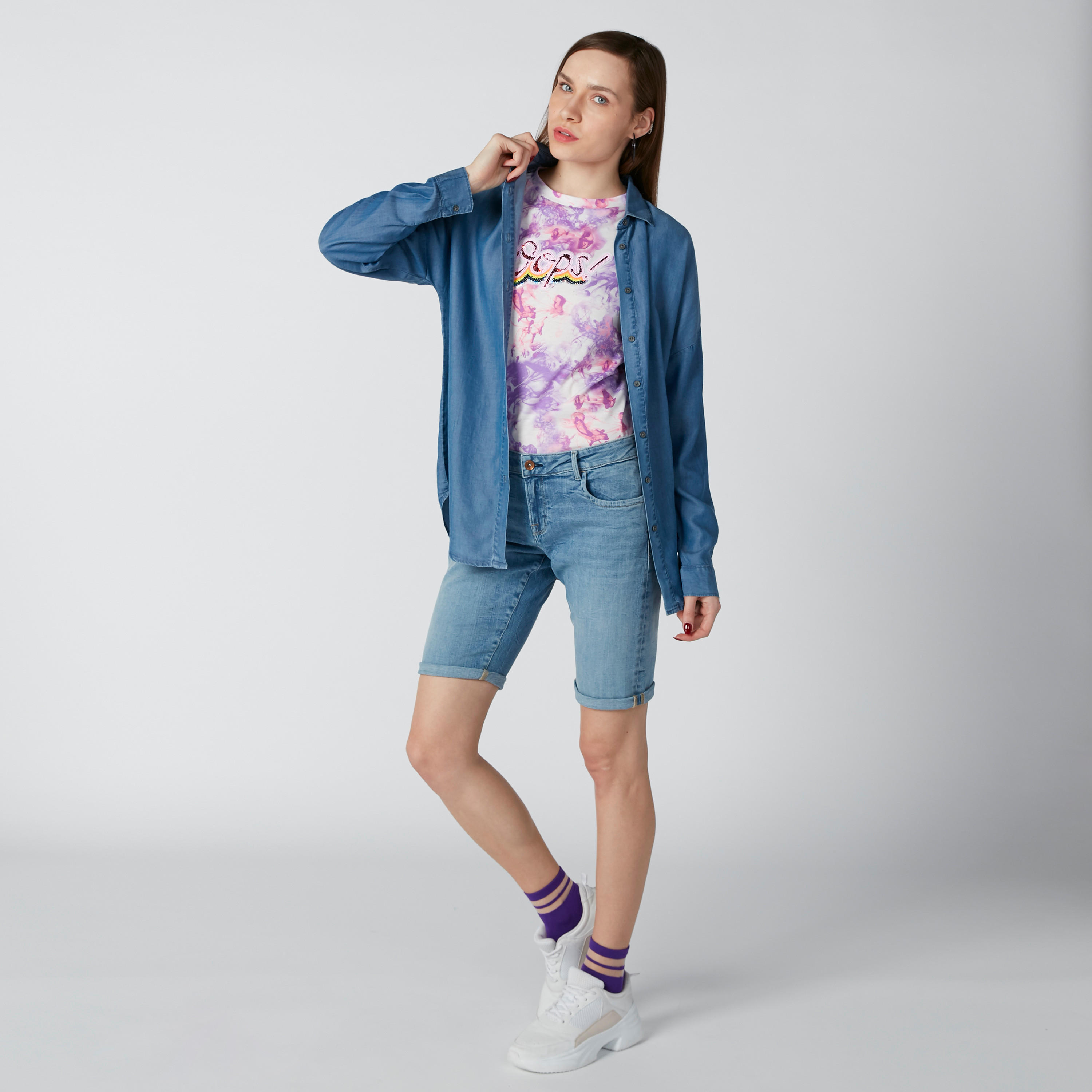 تيشيرت بأكمام قصيرة وتفاصيل ترتر وطبعات-women-clothing-tshirts-image-4