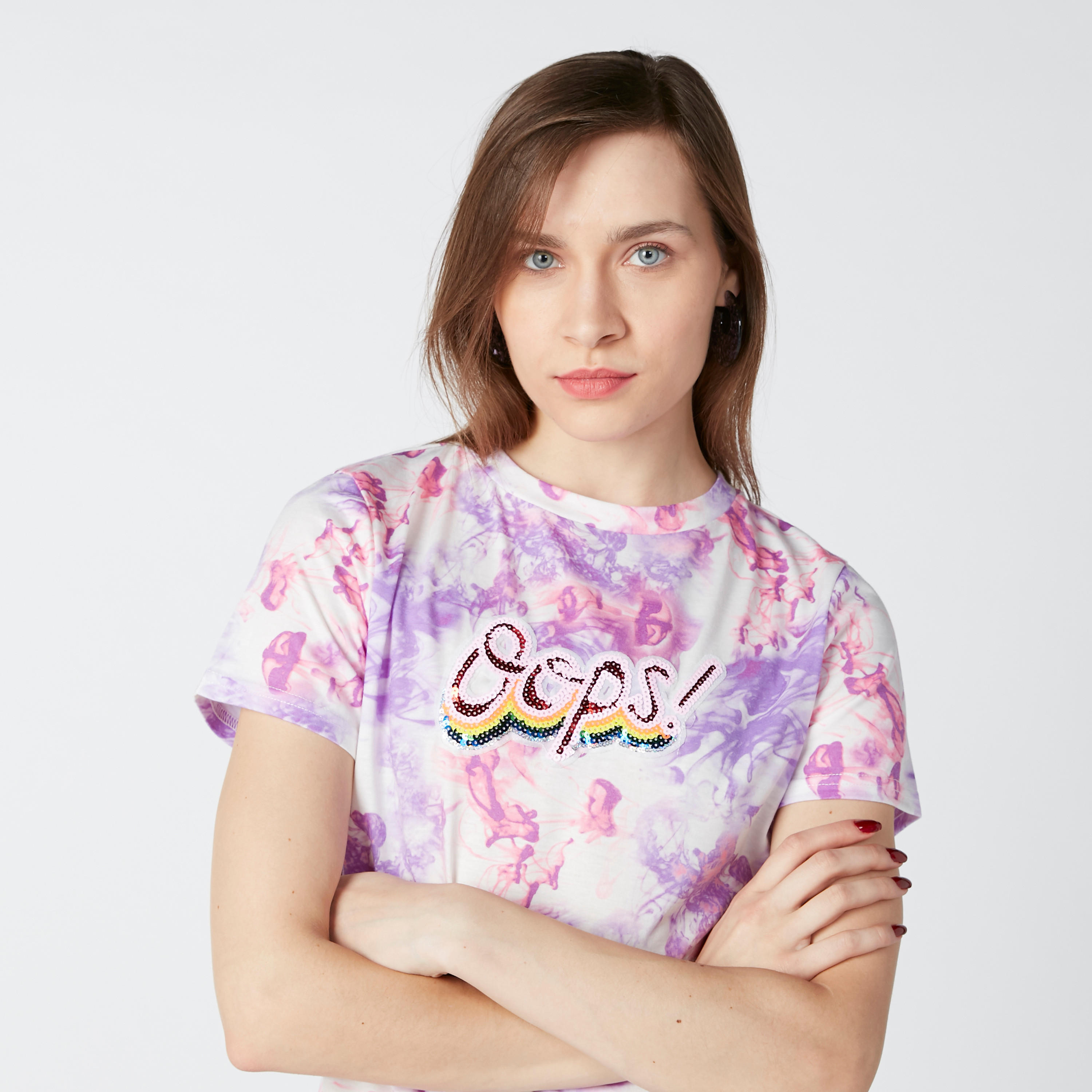 تيشيرت بأكمام قصيرة وتفاصيل ترتر وطبعات-women-clothing-tshirts-image-2