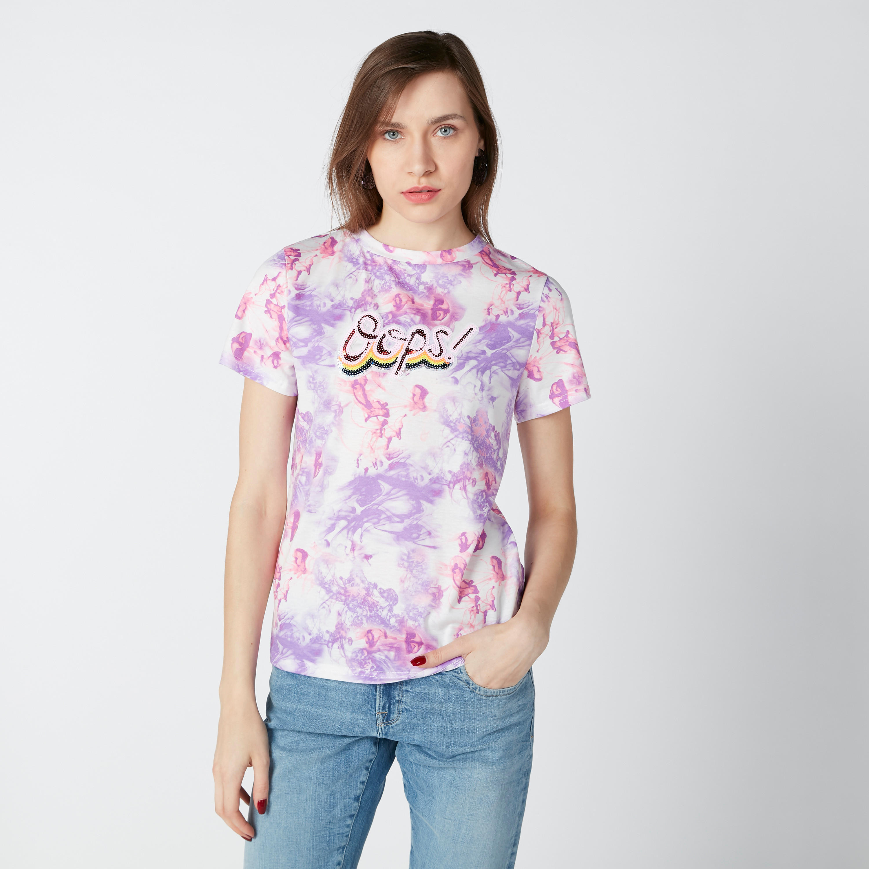 تيشيرت بأكمام قصيرة وتفاصيل ترتر وطبعات-women-clothing-tshirts-image-4