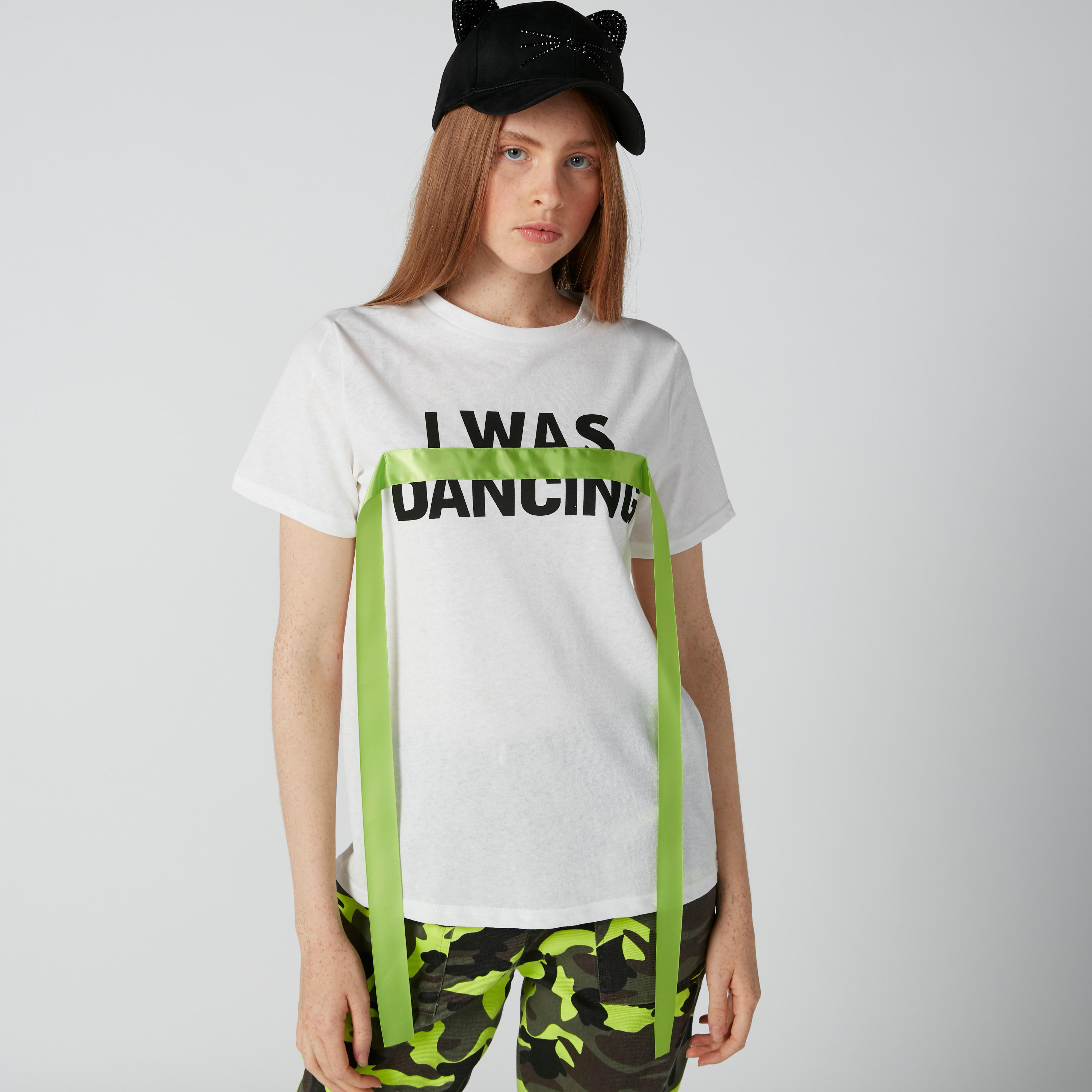 تيشيرت بأكمام قصيرة وشريطة وطبعات-women-clothing-tshirts-image-1