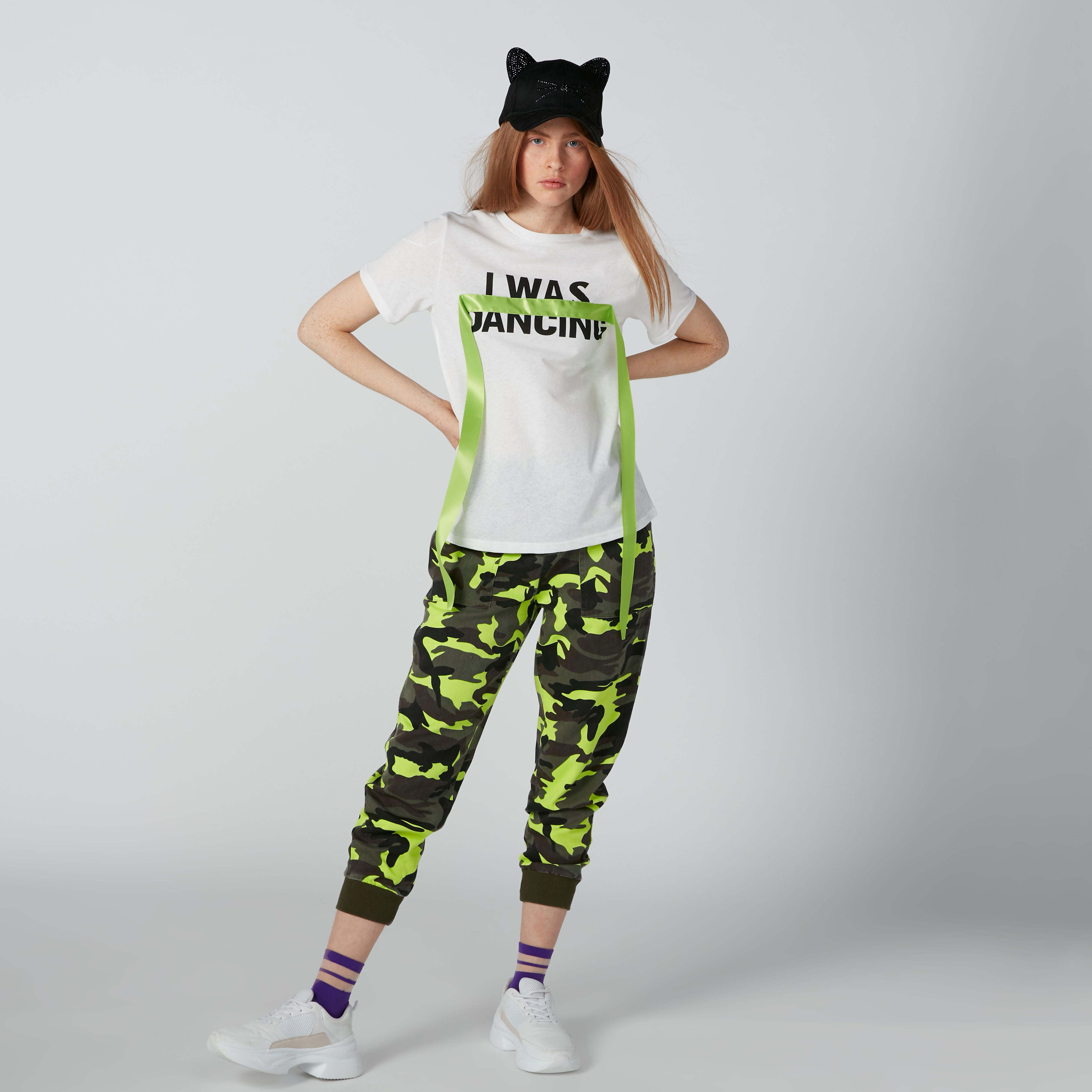 تيشيرت بأكمام قصيرة وشريطة وطبعات-women-clothing-tshirts-image-2