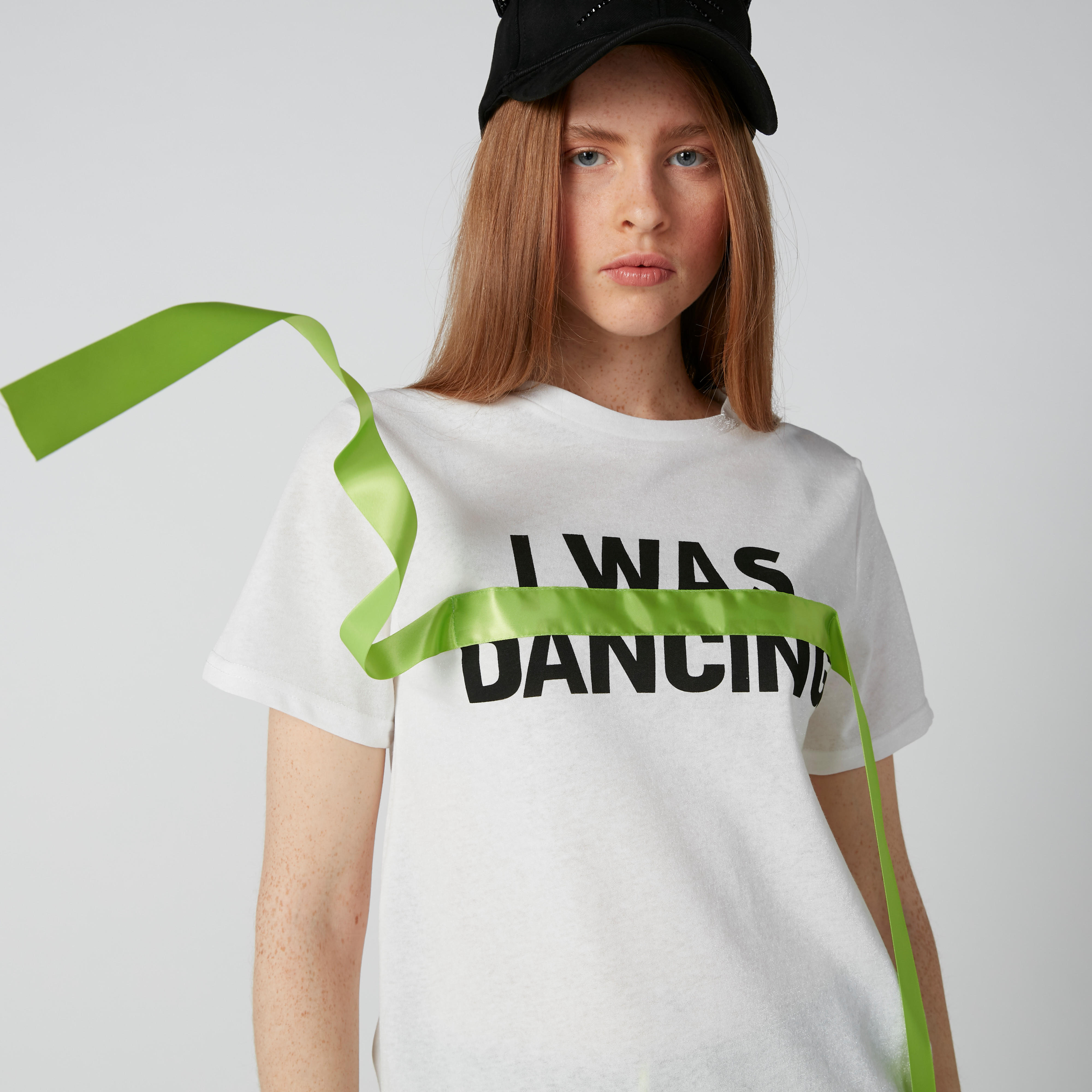 تيشيرت بأكمام قصيرة وشريطة وطبعات-women-clothing-tshirts-image-3