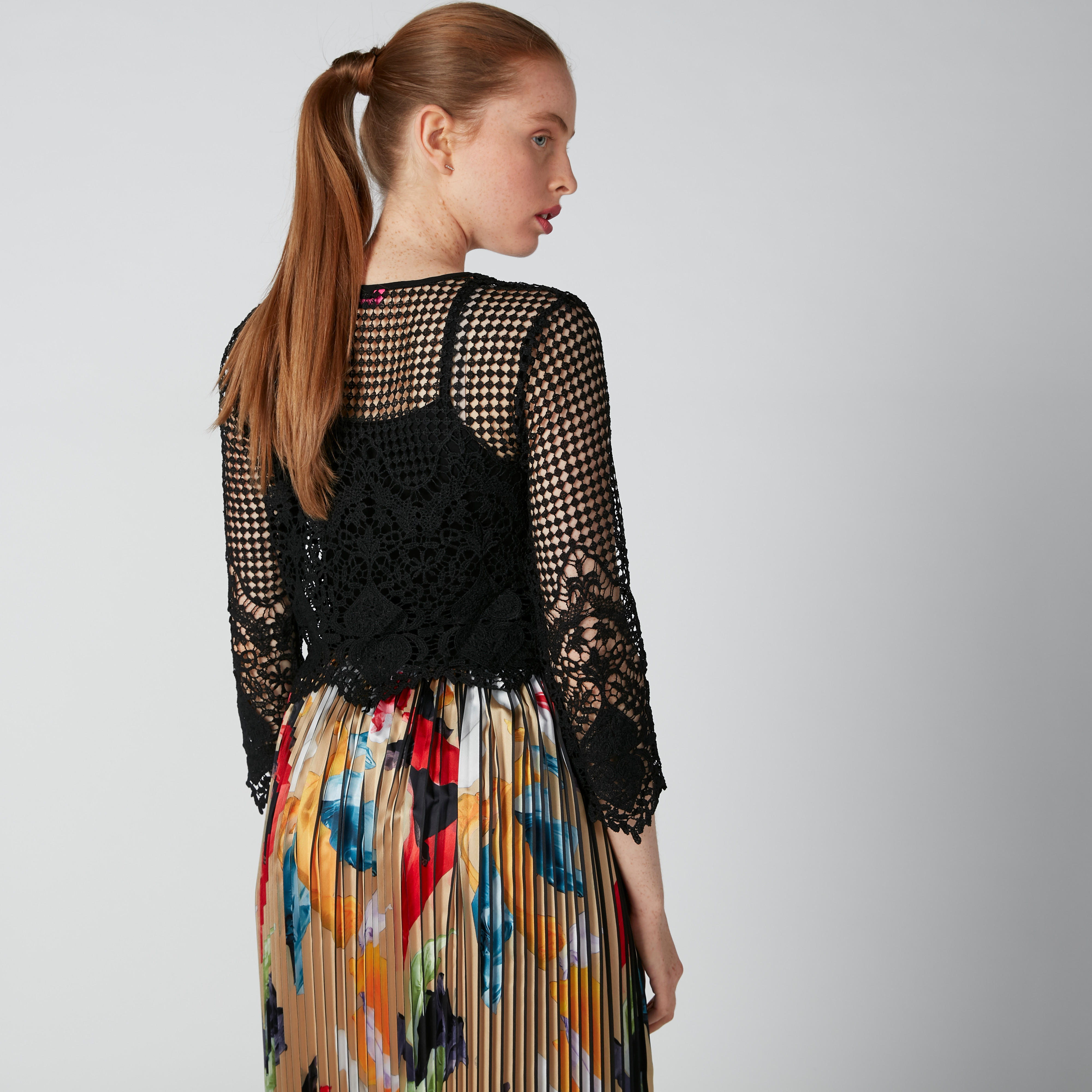 بلوزة قصيرة بأكمام بحوّاف غير مستوية وتفاصيل دانتيل-women-clothing-shirtsandblouses-blouses-image-2