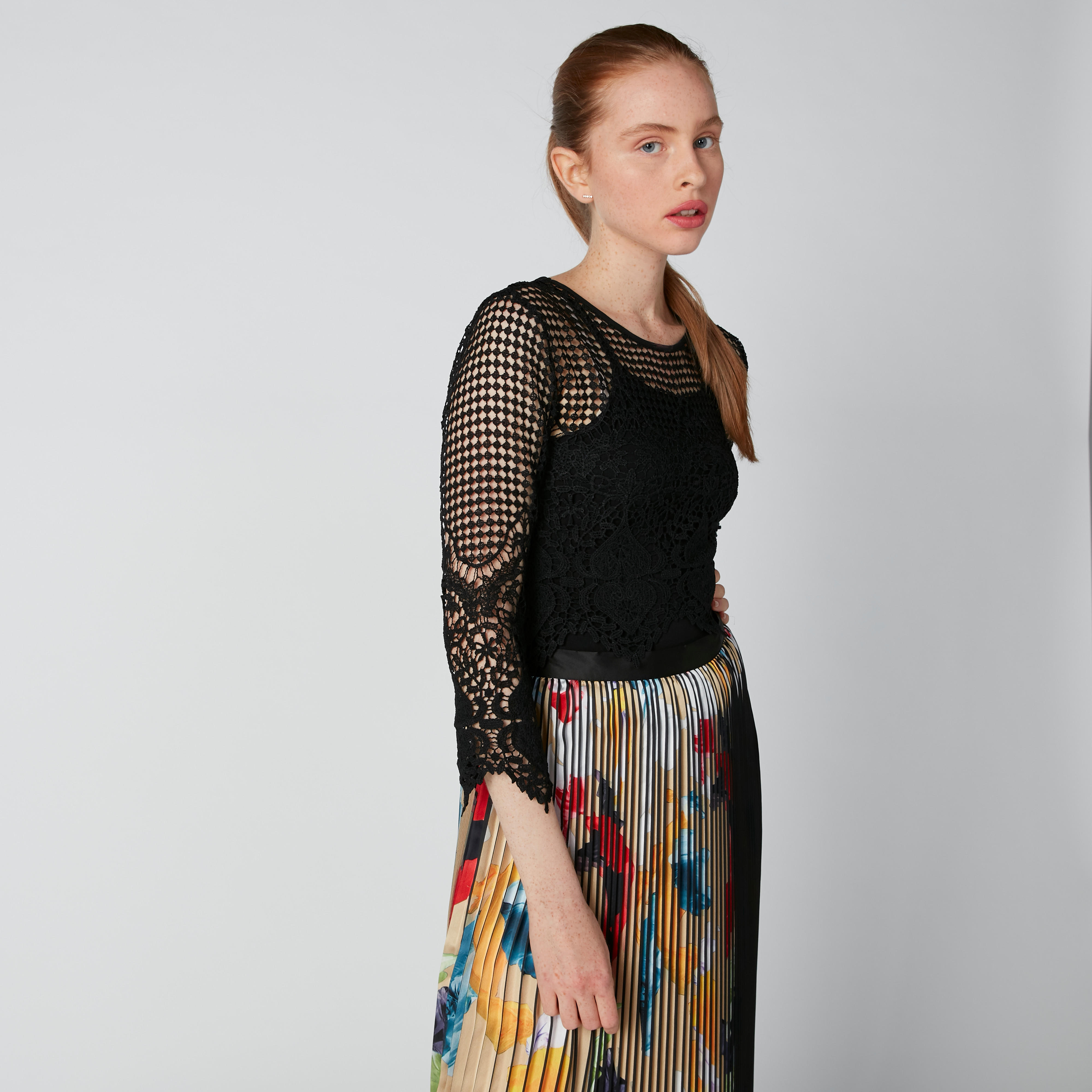 بلوزة قصيرة بأكمام بحوّاف غير مستوية وتفاصيل دانتيل-women-clothing-shirtsandblouses-blouses-image-4