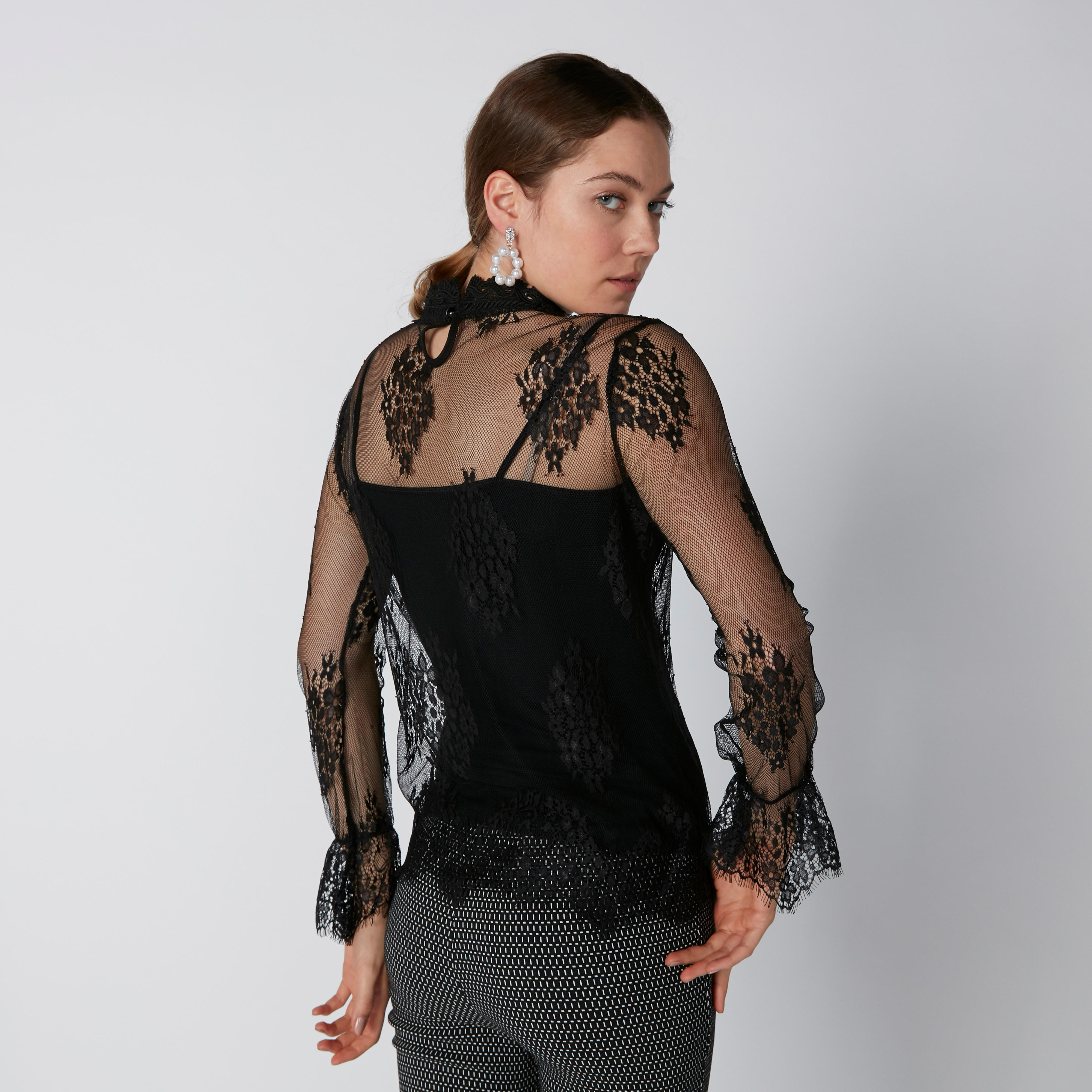 بلوزة دانتيل بياقة عالية وأكمام واسعة-women-clothing-shirtsandblouses-blouses-image-2