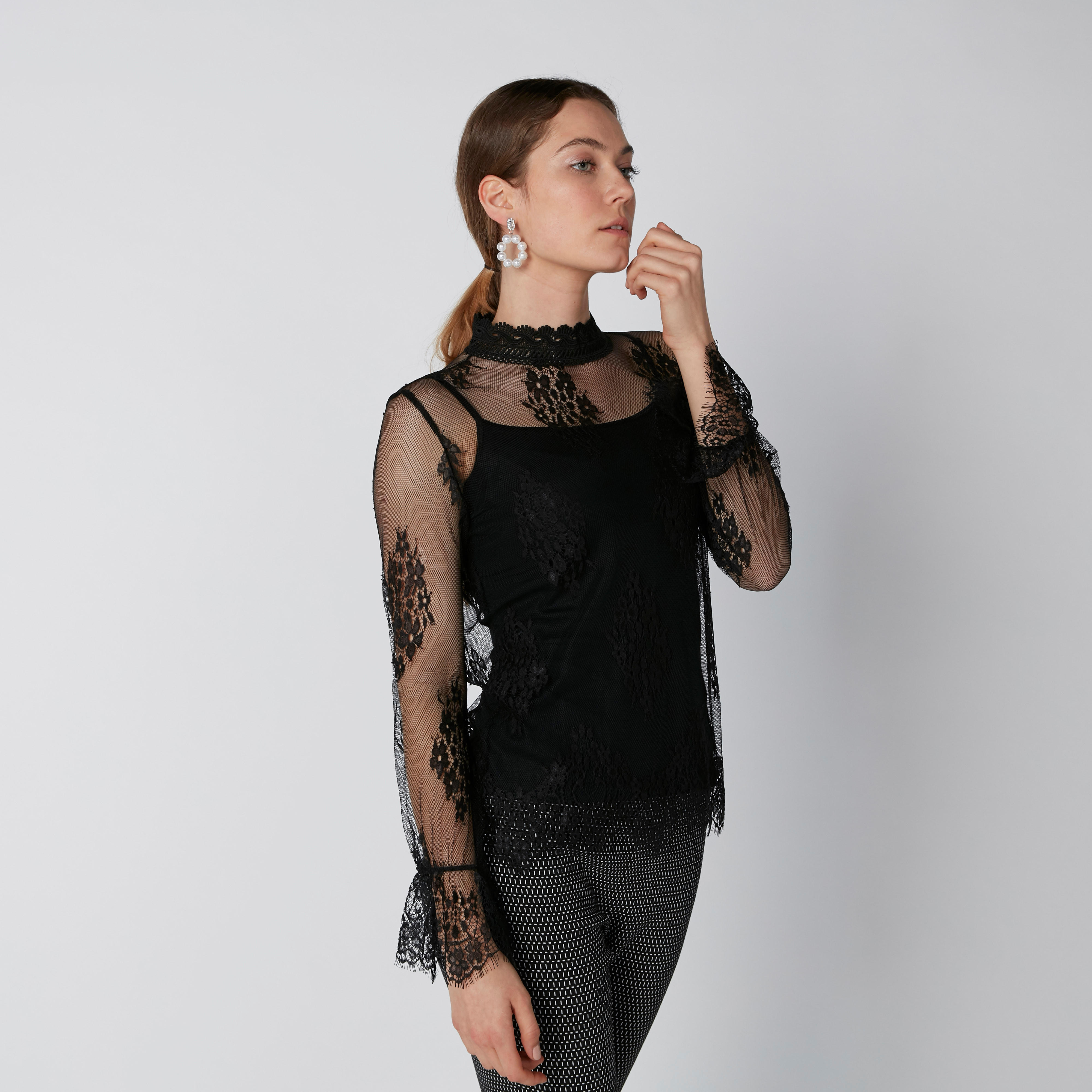 بلوزة دانتيل بياقة عالية وأكمام واسعة-women-clothing-shirtsandblouses-blouses-image-4