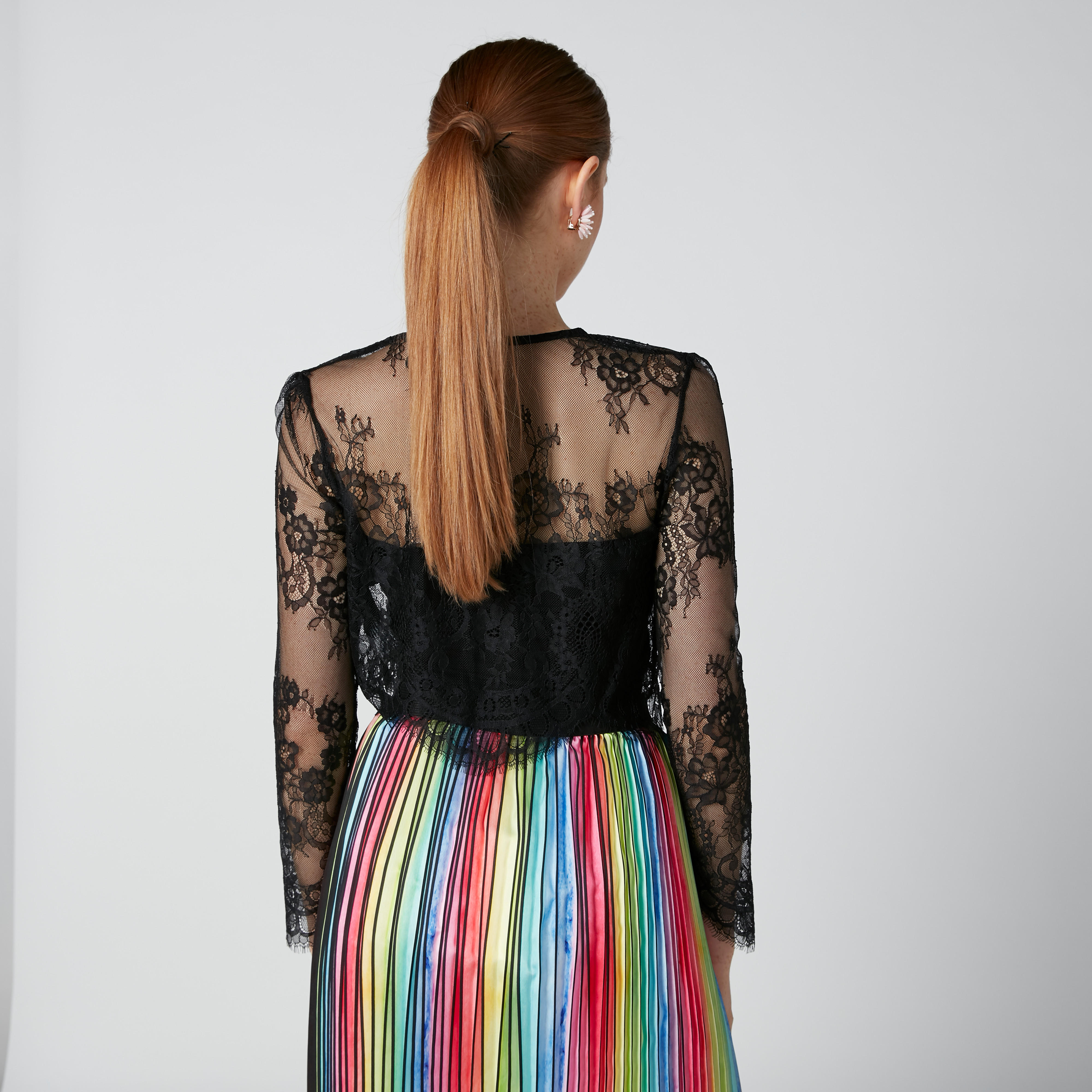 بلوزة بأكمام طويلة وتفاصيل دانتيل-women-clothing-shirtsandblouses-blouses-image-2