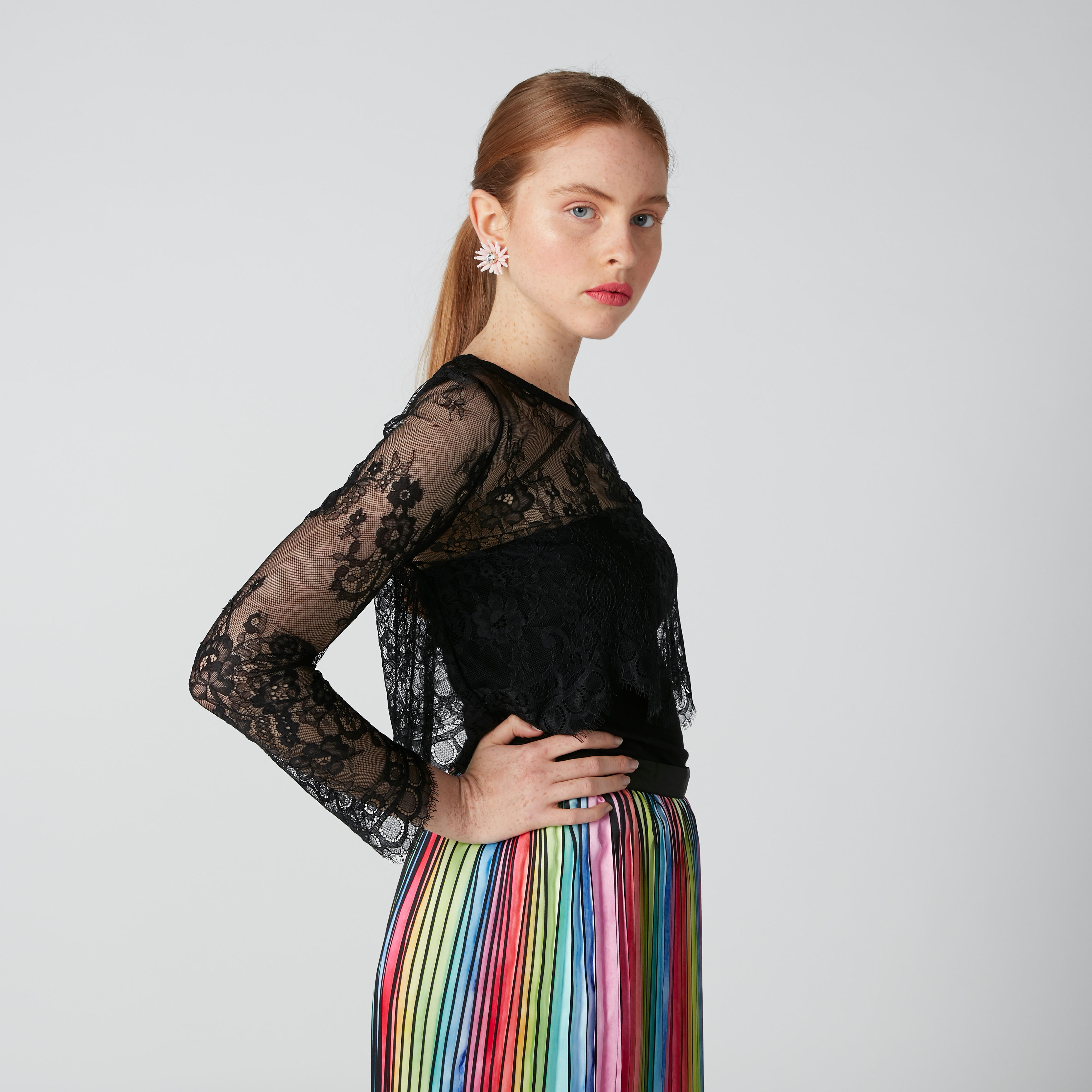 بلوزة بأكمام طويلة وتفاصيل دانتيل-women-clothing-shirtsandblouses-blouses-image-4