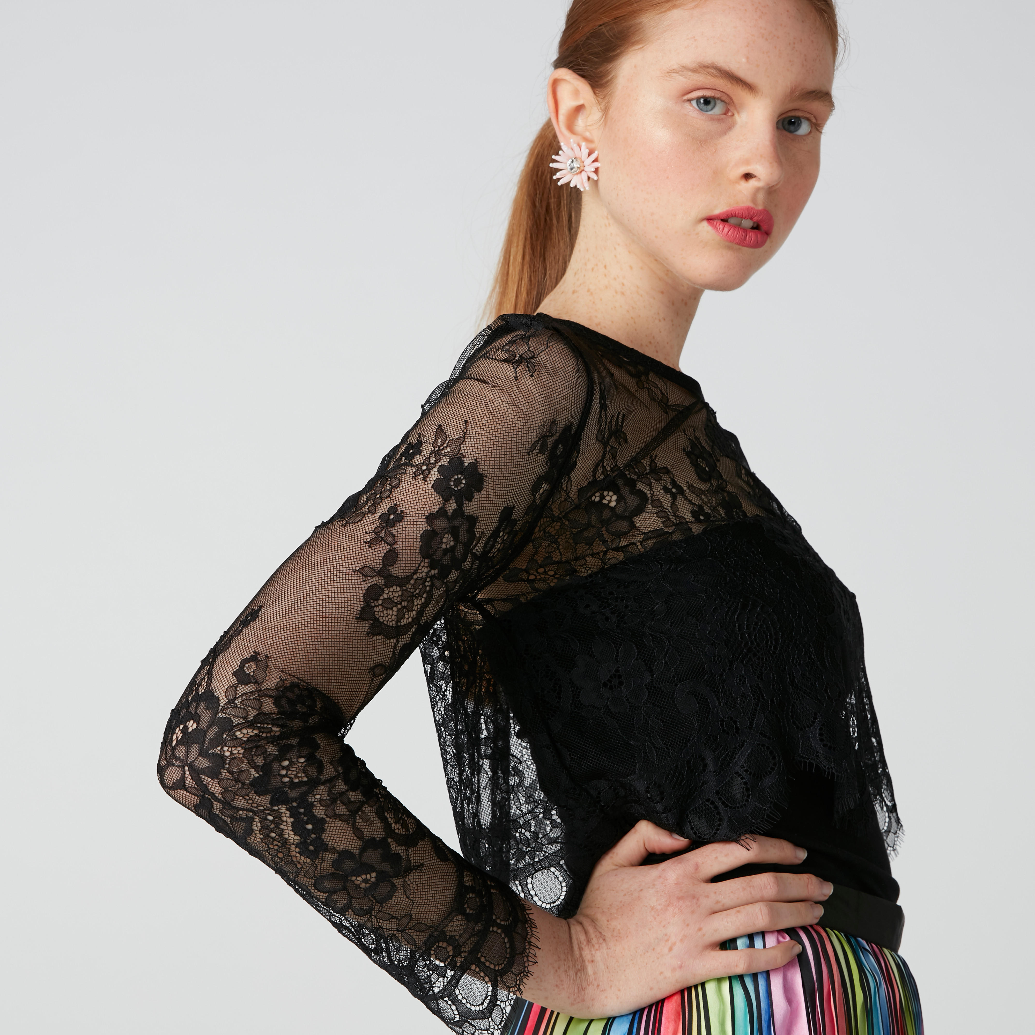 بلوزة بأكمام طويلة وتفاصيل دانتيل-women-clothing-shirtsandblouses-blouses-image-5
