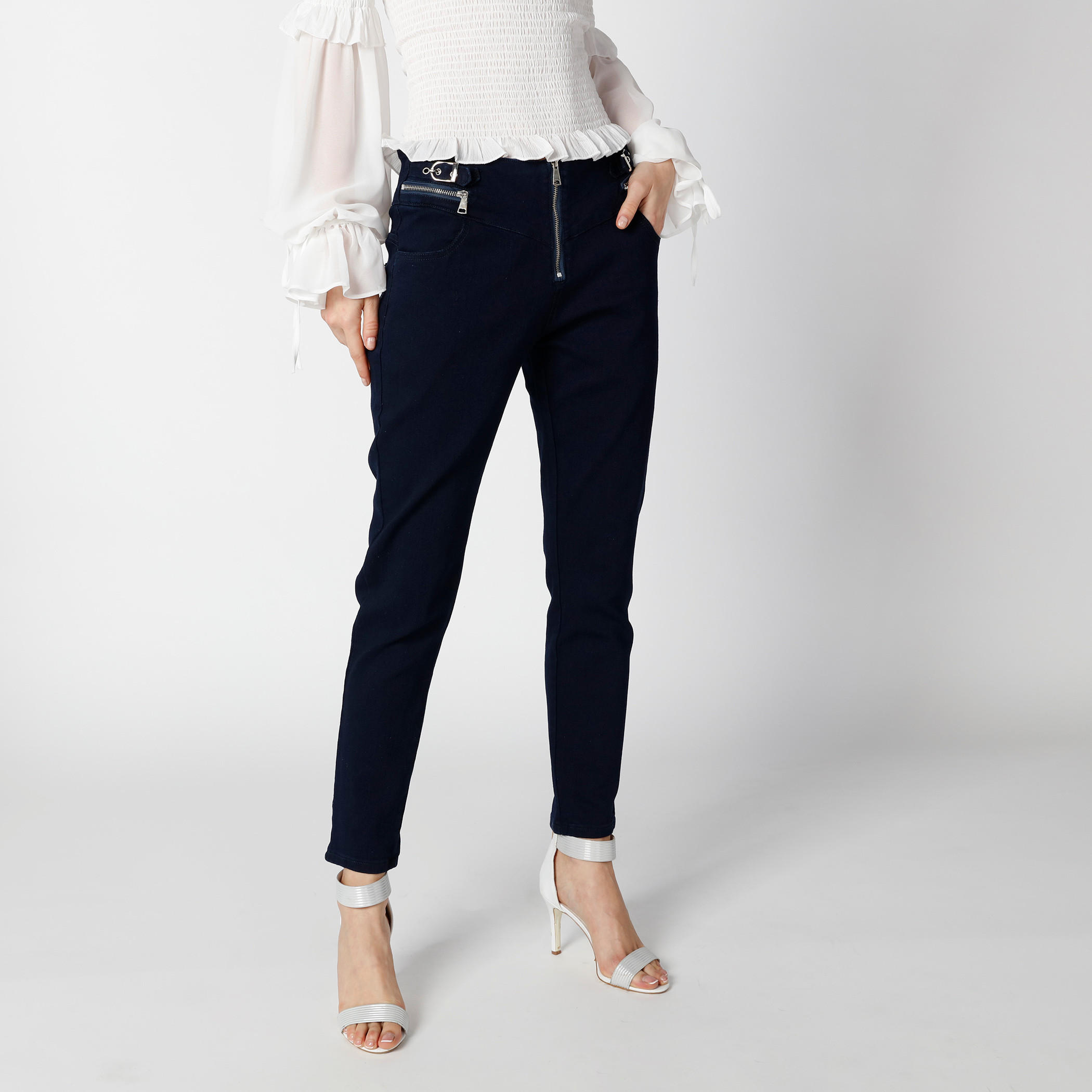بنطال جينز طويل سكيني فيت بجيوب-women-clothing-bottoms-jeans-image-2