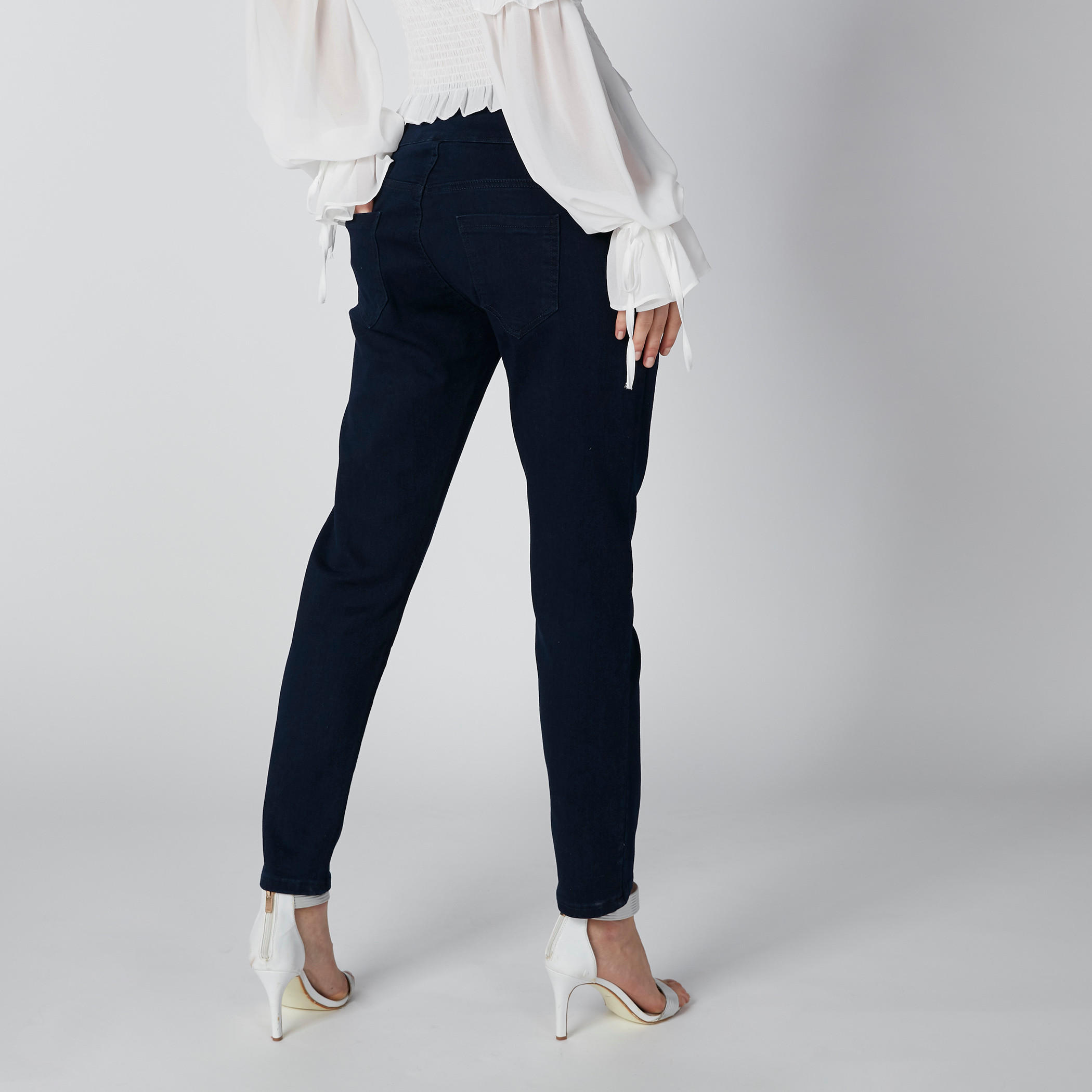 بنطال جينز طويل سكيني فيت بجيوب-women-clothing-bottoms-jeans-image-3