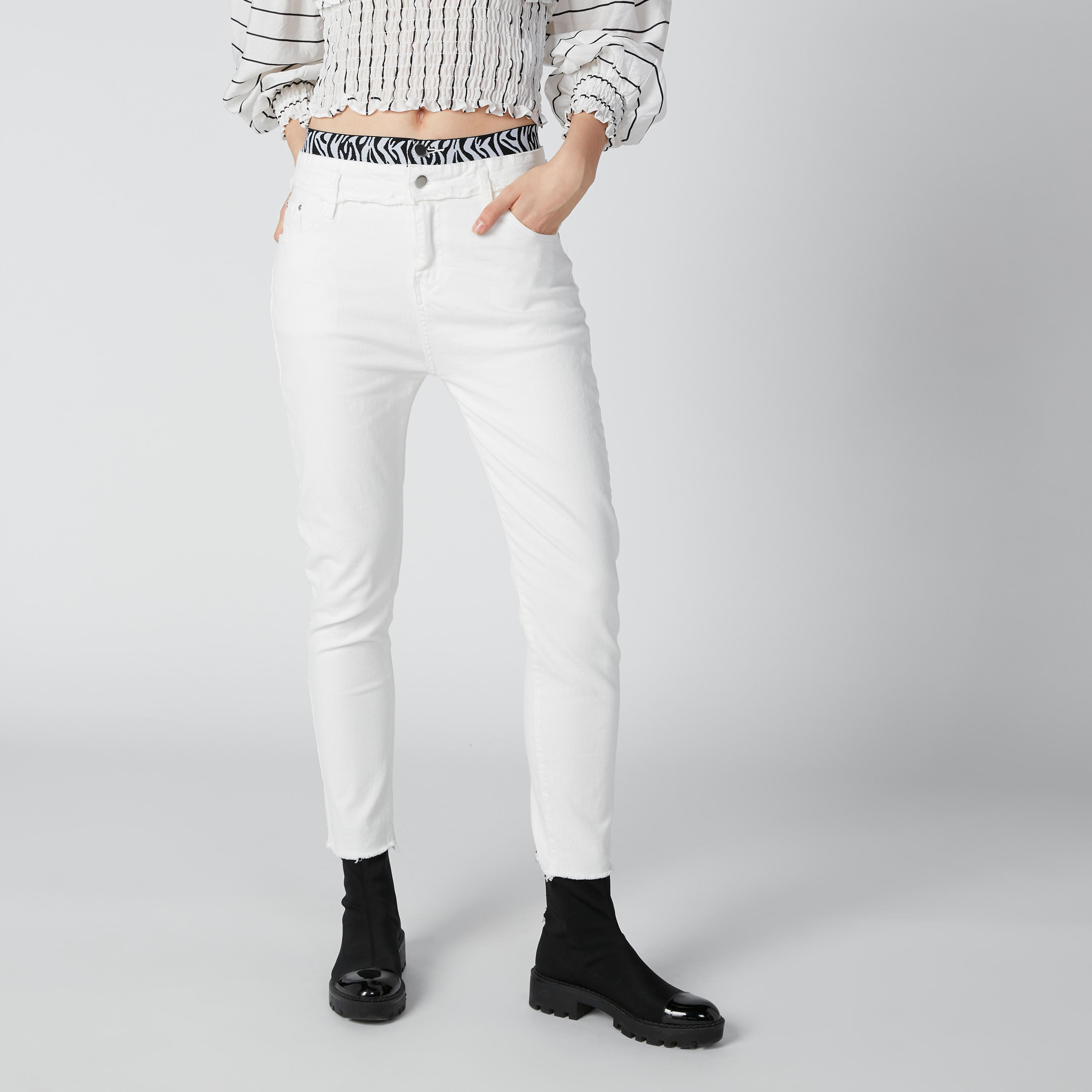بنطال جينز ممزق بقصة سكيني وجيوب-women-clothing-bottoms-jeans-image-1
