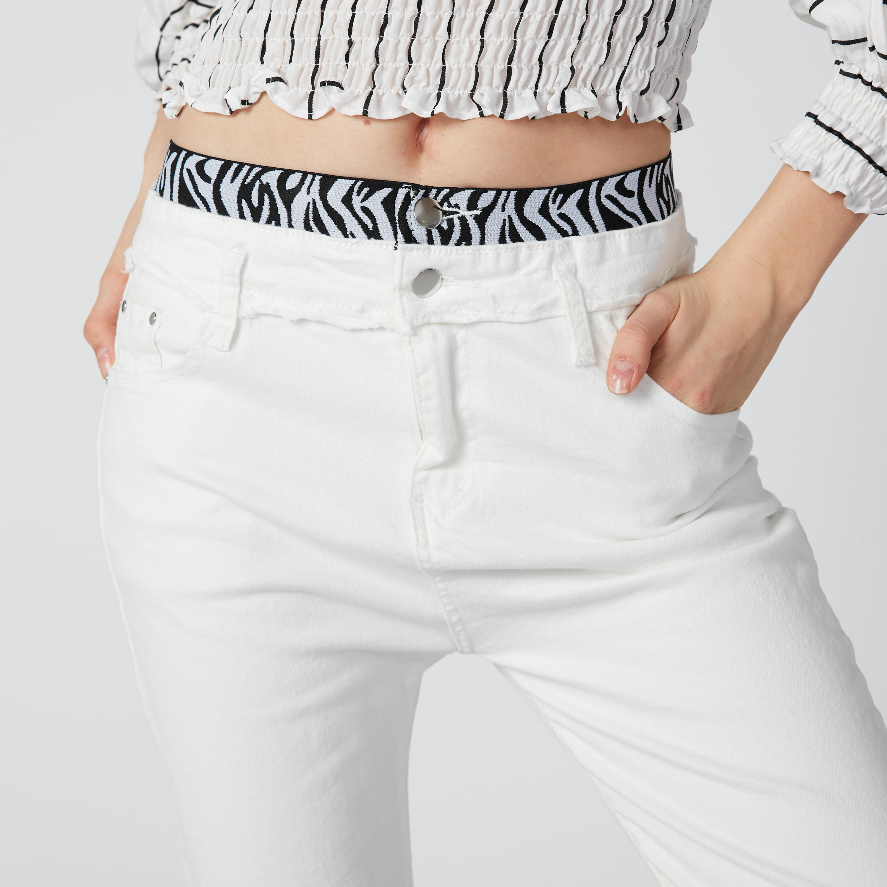 بنطال جينز ممزق بقصة سكيني وجيوب-women-clothing-bottoms-jeans-image-6