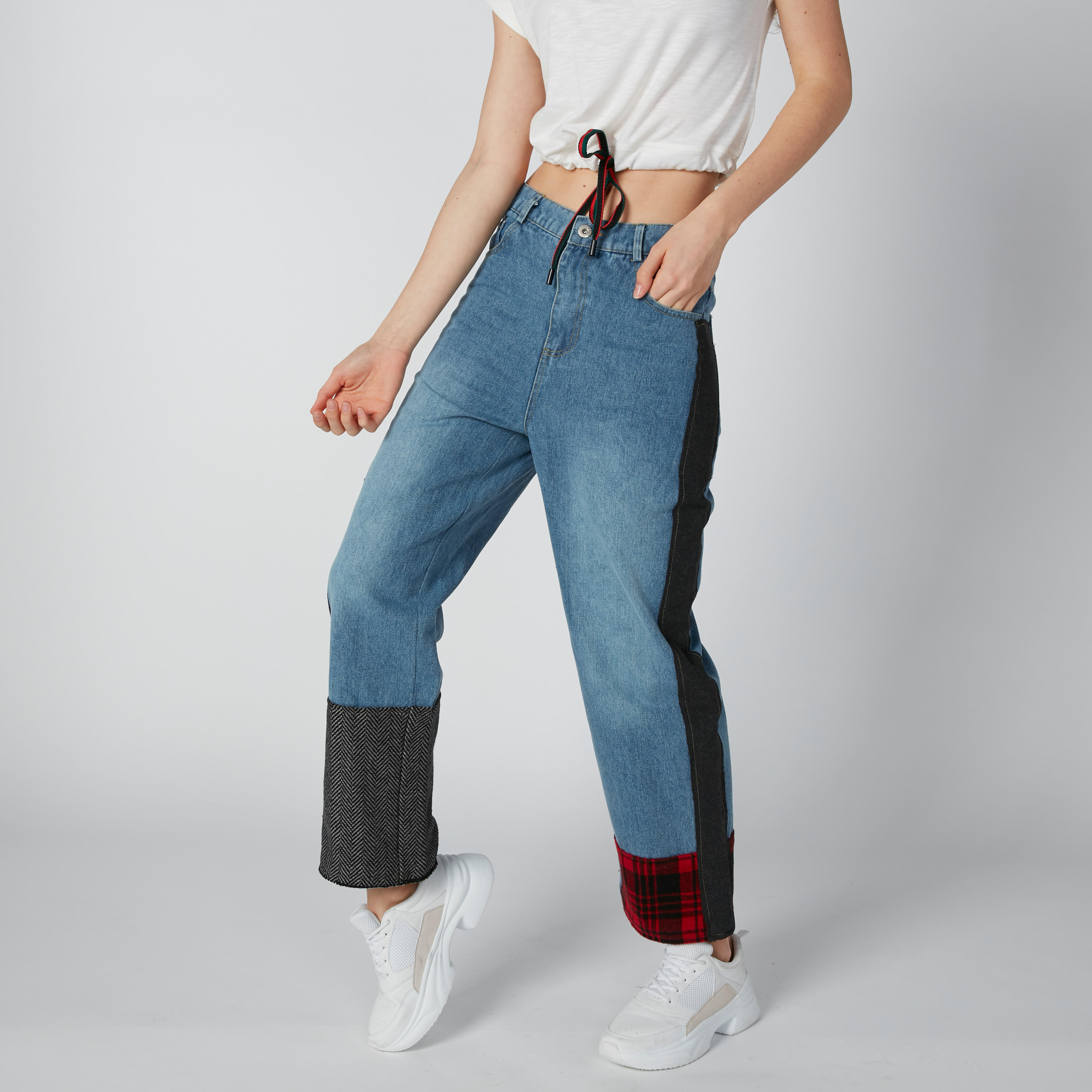 بنطال جينز طويل بقصة عاديّة وجيوب-women-clothing-bottoms-jeans-image-1