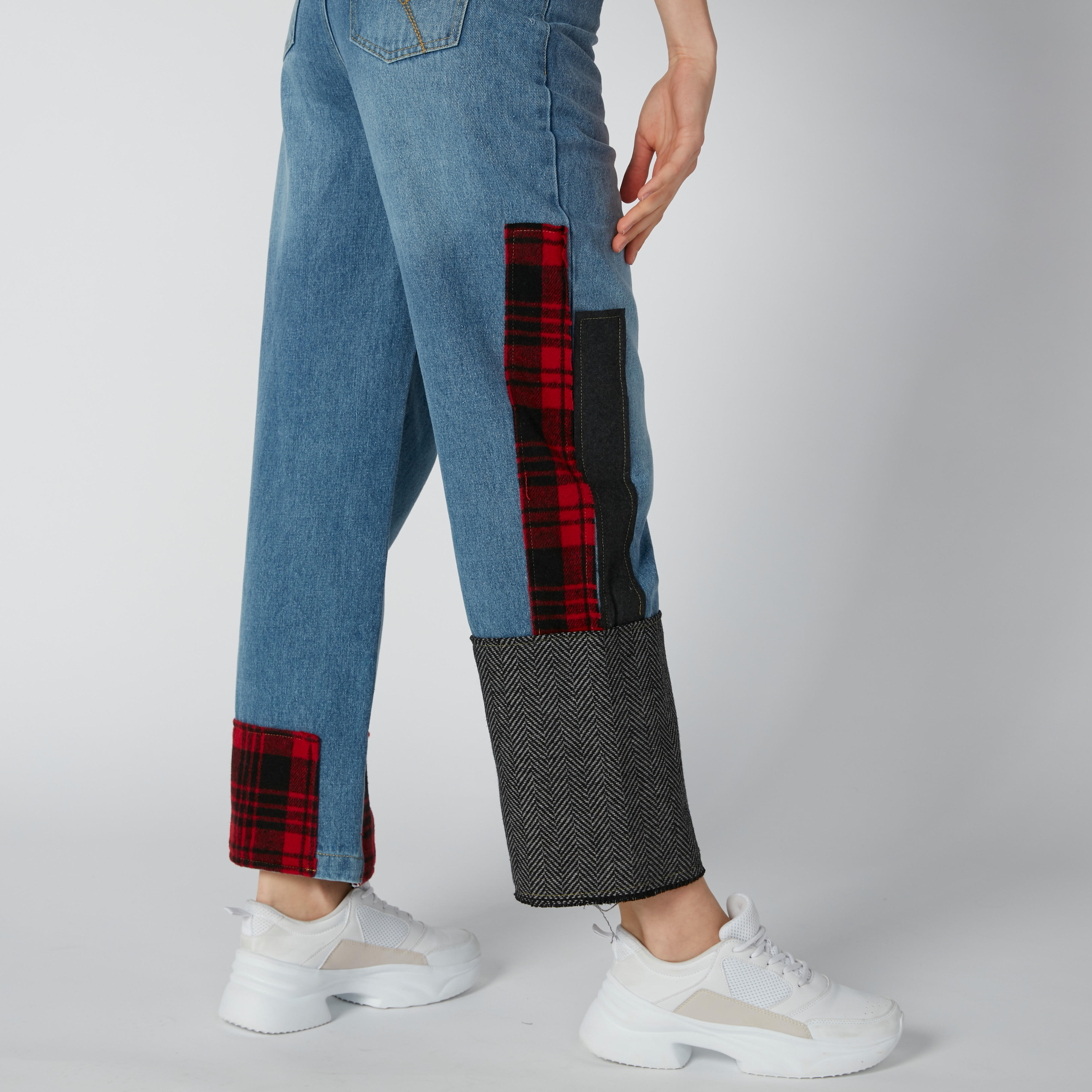 بنطال جينز طويل بقصة عاديّة وجيوب-women-clothing-bottoms-jeans-image-5