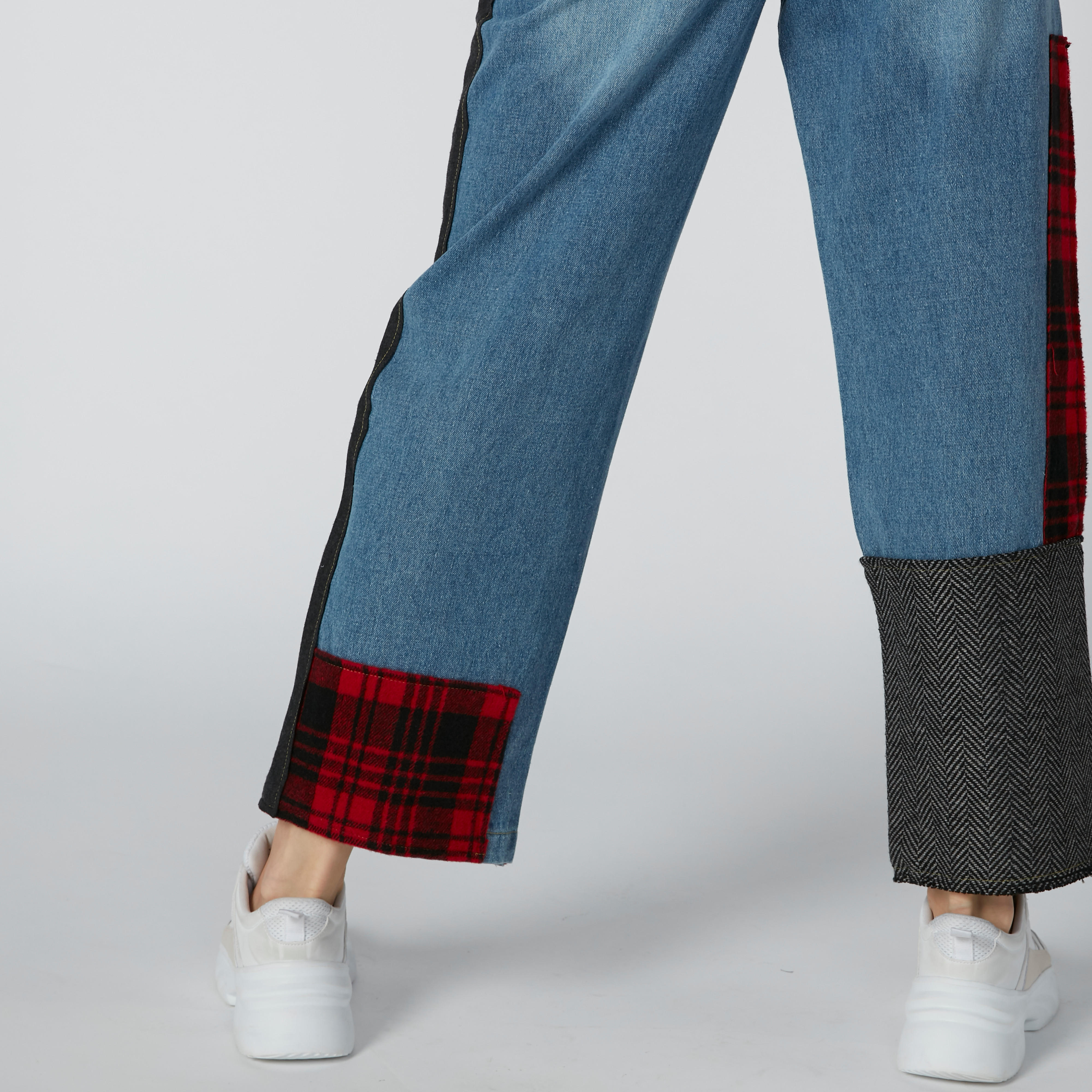 بنطال جينز طويل بقصة عاديّة وجيوب-women-clothing-bottoms-jeans-image-6