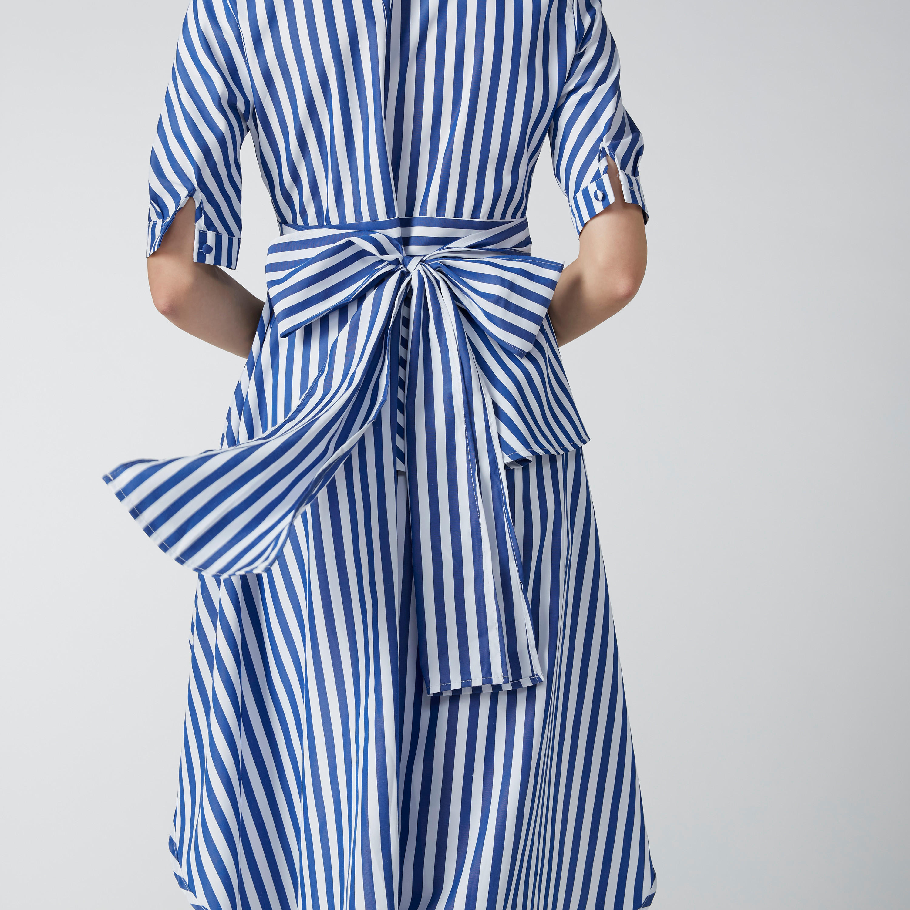 بلوزة مقلّمة بحوّاف غير مستوية وفيونكة-women-clothing-shirtsandblouses-blouses-image-6