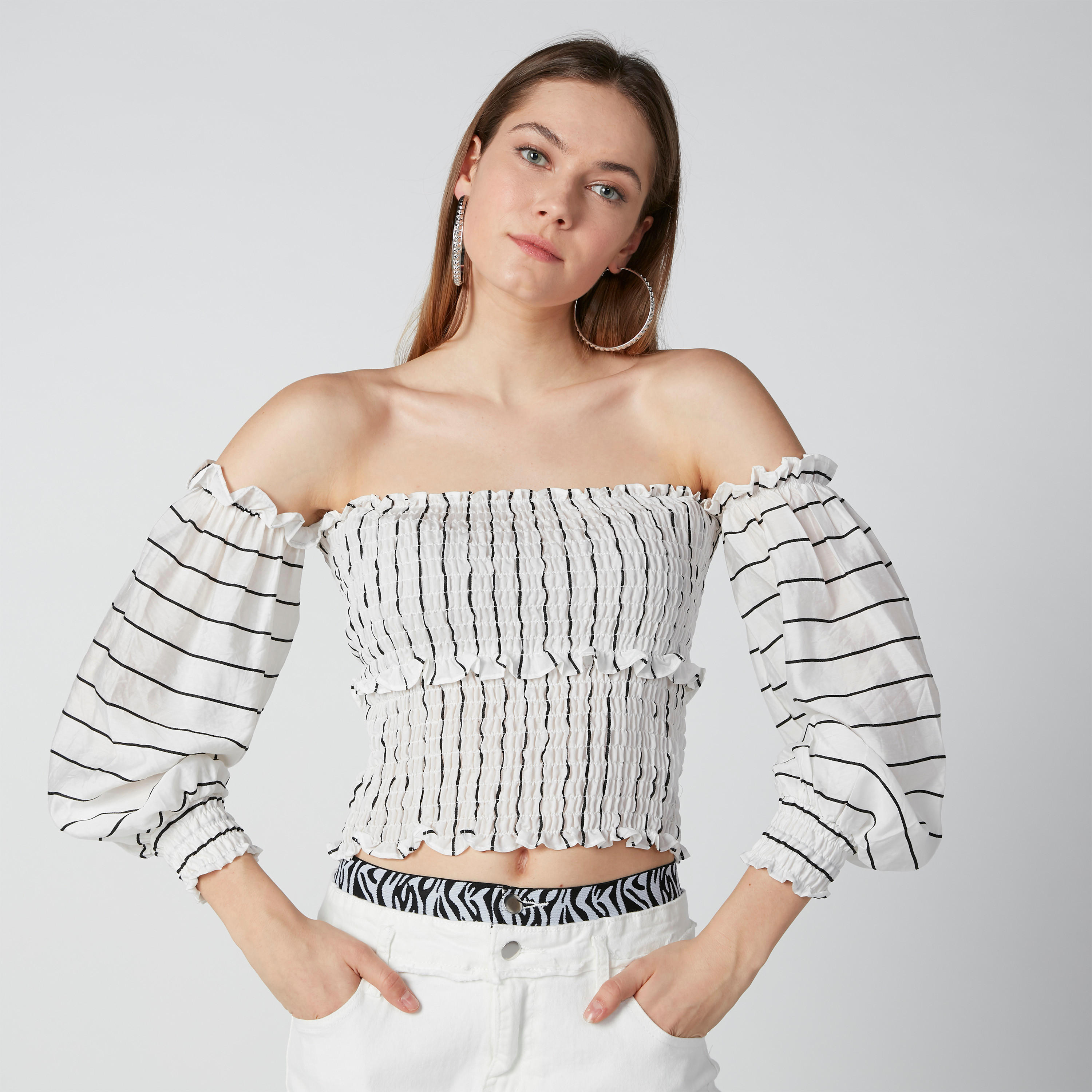 بلوزة مقلّمة بأكمام طويلة وأكتاف مكشوفة-women-clothing-shirtsandblouses-blouses-image-5