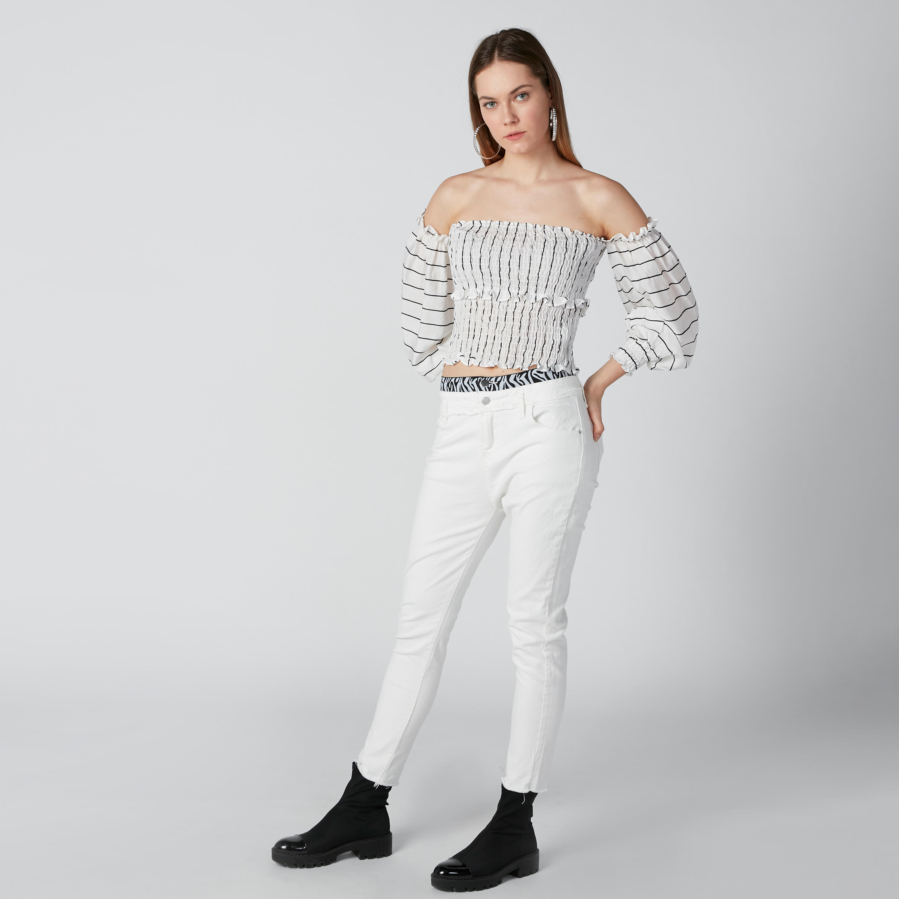 بلوزة مقلّمة بأكمام طويلة وأكتاف مكشوفة-women-clothing-shirtsandblouses-blouses-image-4