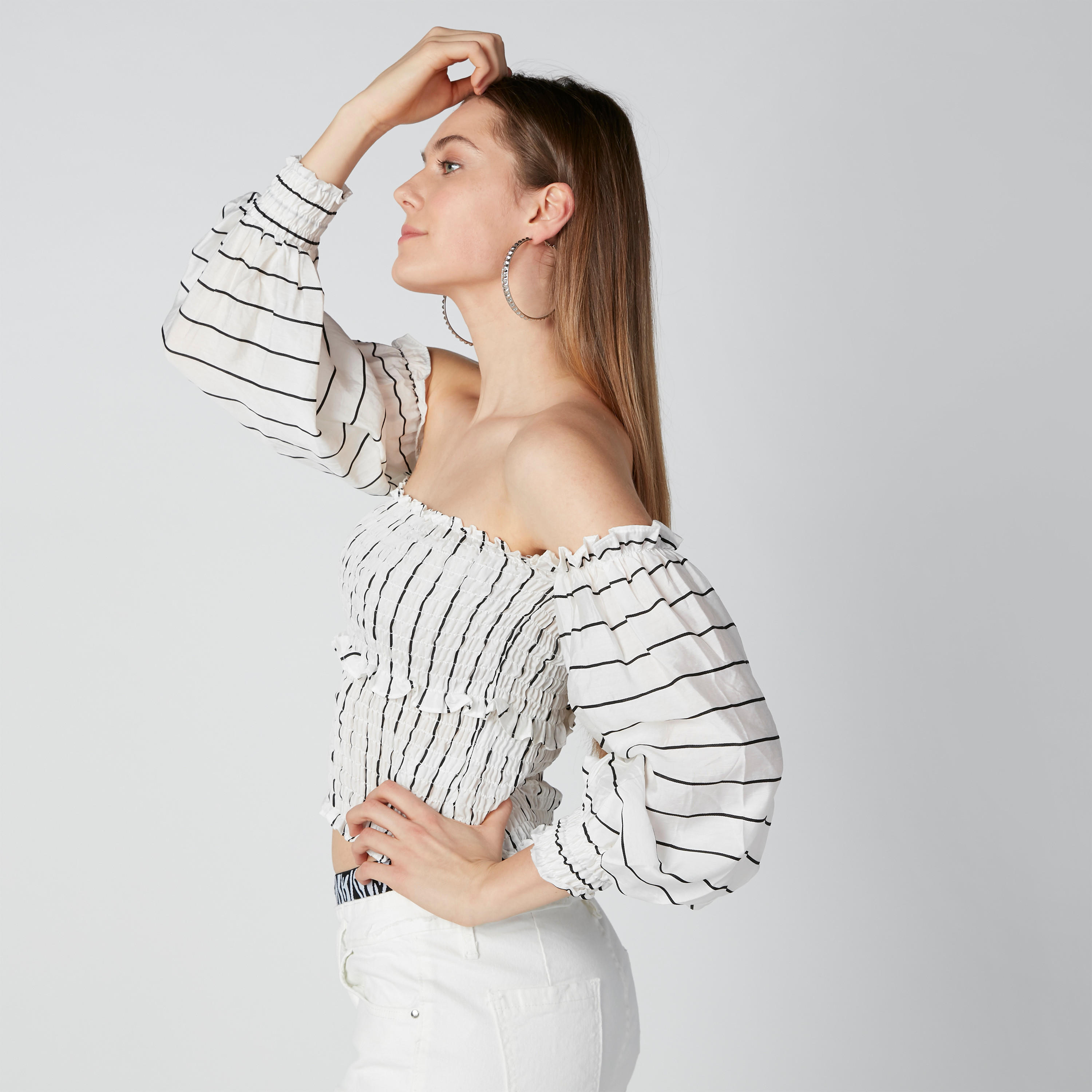 بلوزة مقلّمة بأكمام طويلة وأكتاف مكشوفة-women-clothing-shirtsandblouses-blouses-image-1