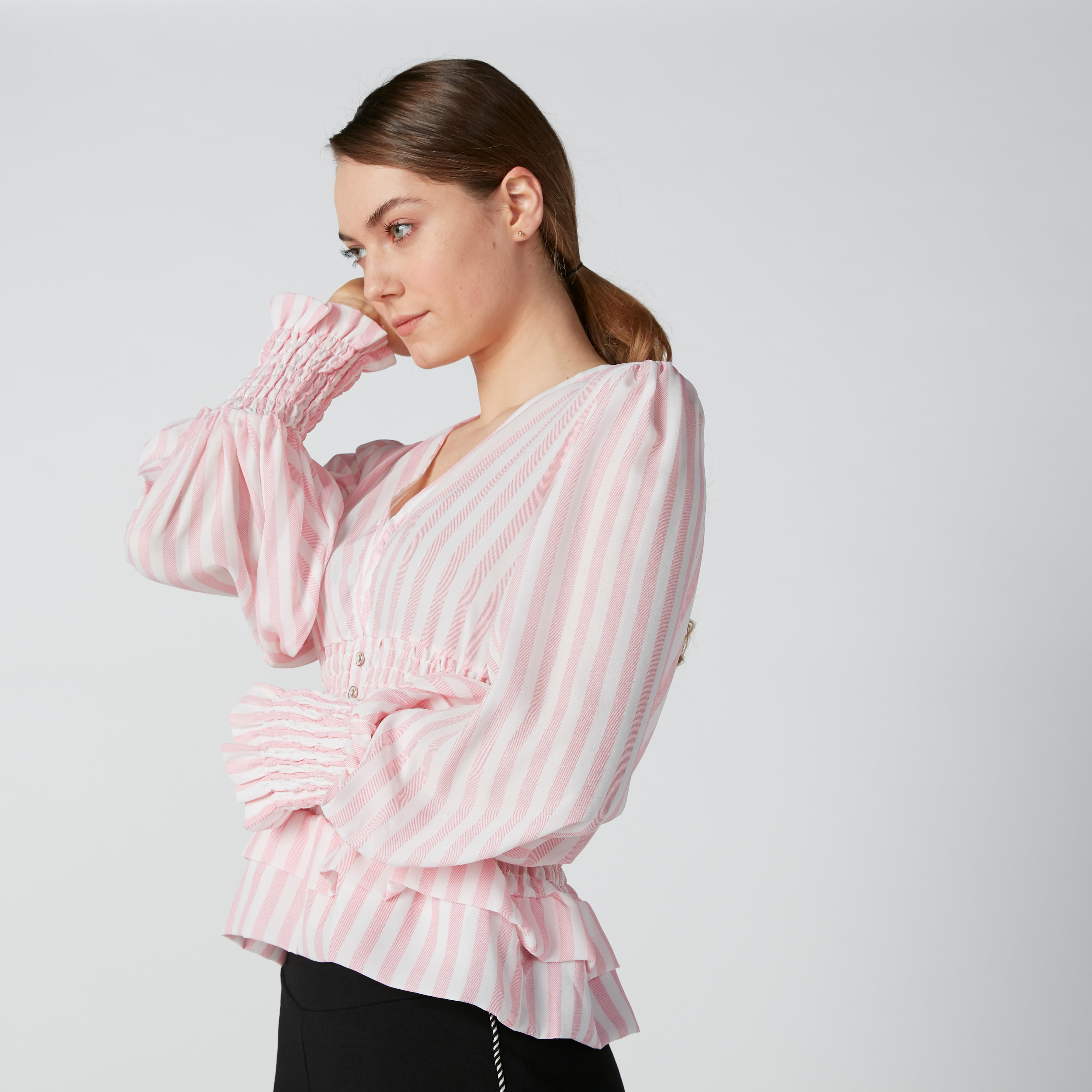 بلوزة مقلّمة بأكمام طويلة وأزرار-women-clothing-shirtsandblouses-blouses-image-4