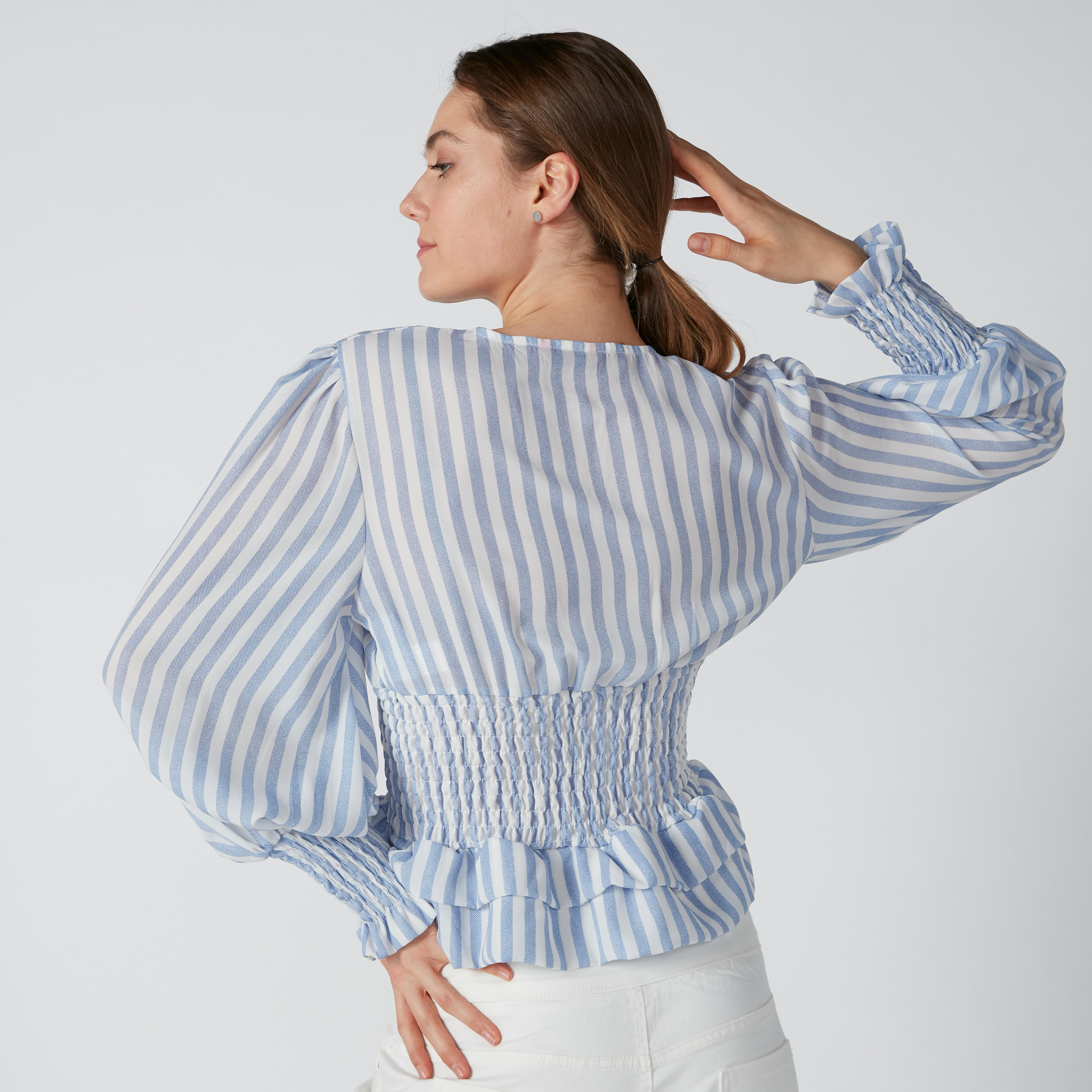 بلوزة مقلّمة بأكمام طويلة وأزرار-women-clothing-shirtsandblouses-blouses-image-8