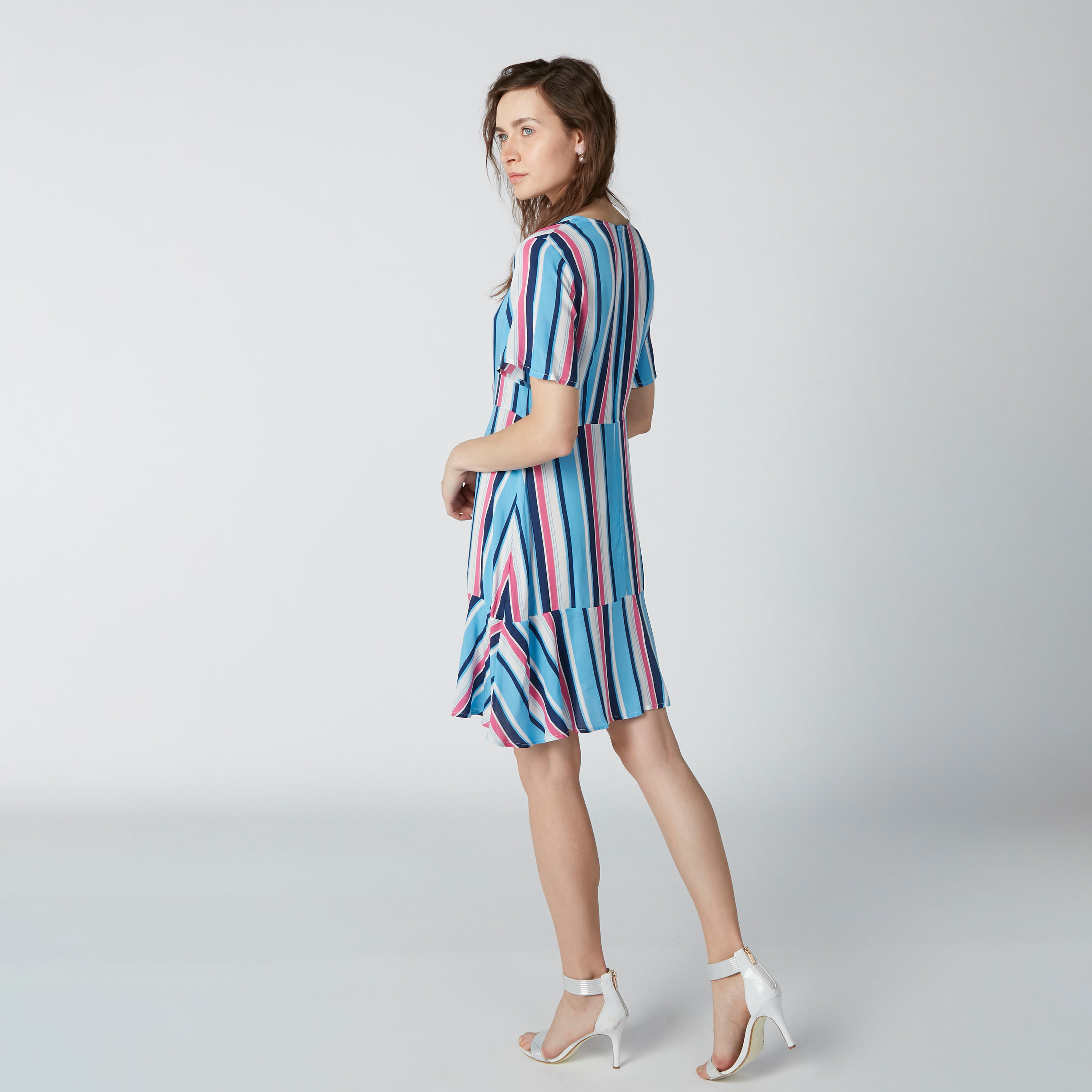فستان إيه لاين مقلّم متوسط الطول بأكمام قصيرة وتفاصيل مفرّغة-women-clothing-dresses-image-4