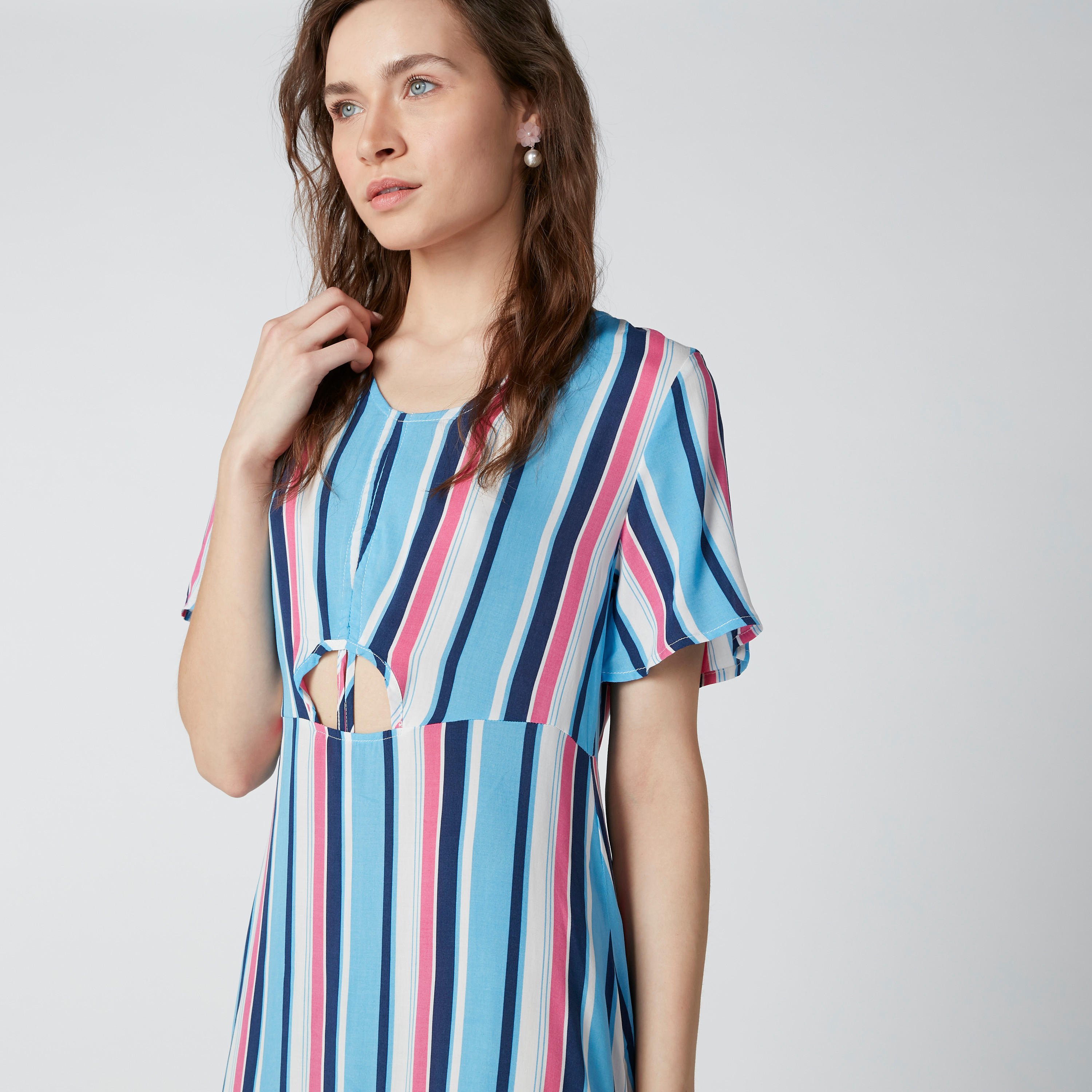 فستان إيه لاين مقلّم متوسط الطول بأكمام قصيرة وتفاصيل مفرّغة-women-clothing-dresses-image-5