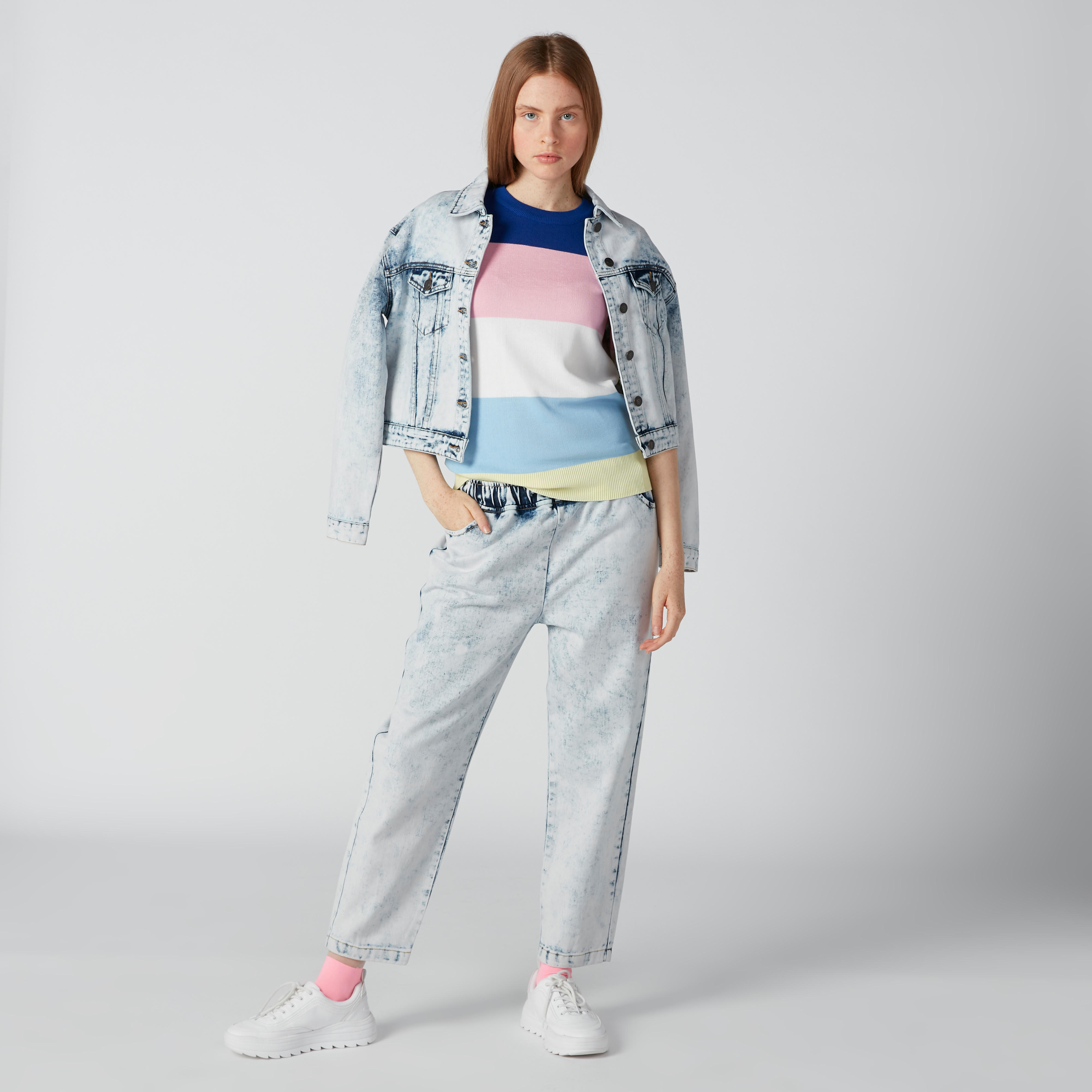بلوزة مضلّعة بياقة مستديرة وأكمام قصيرة-women-clothing-tshirts-image-1