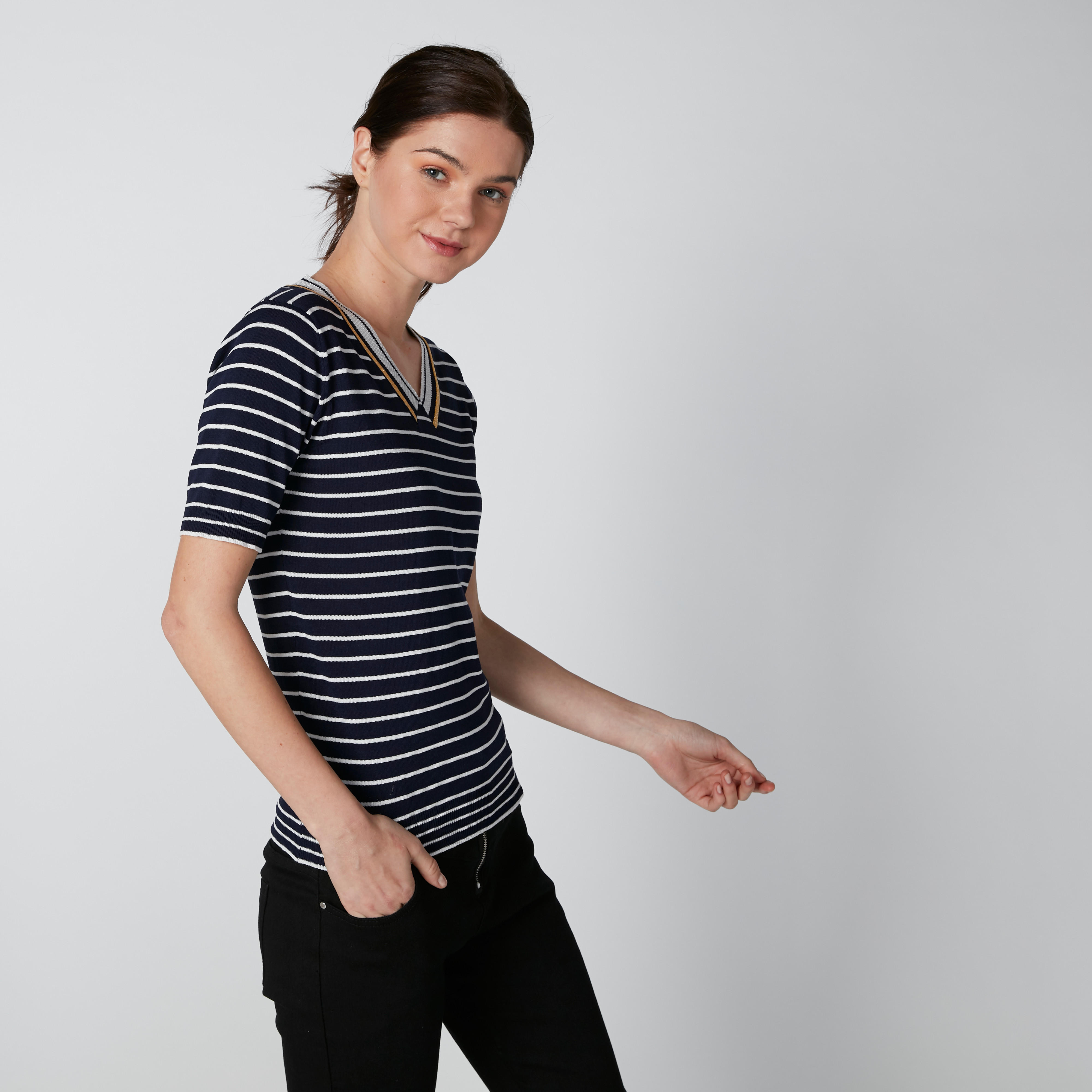 تيشيرت مقلّم بياقة V وأكمام قصيرة-women-clothing-tshirts-image-1