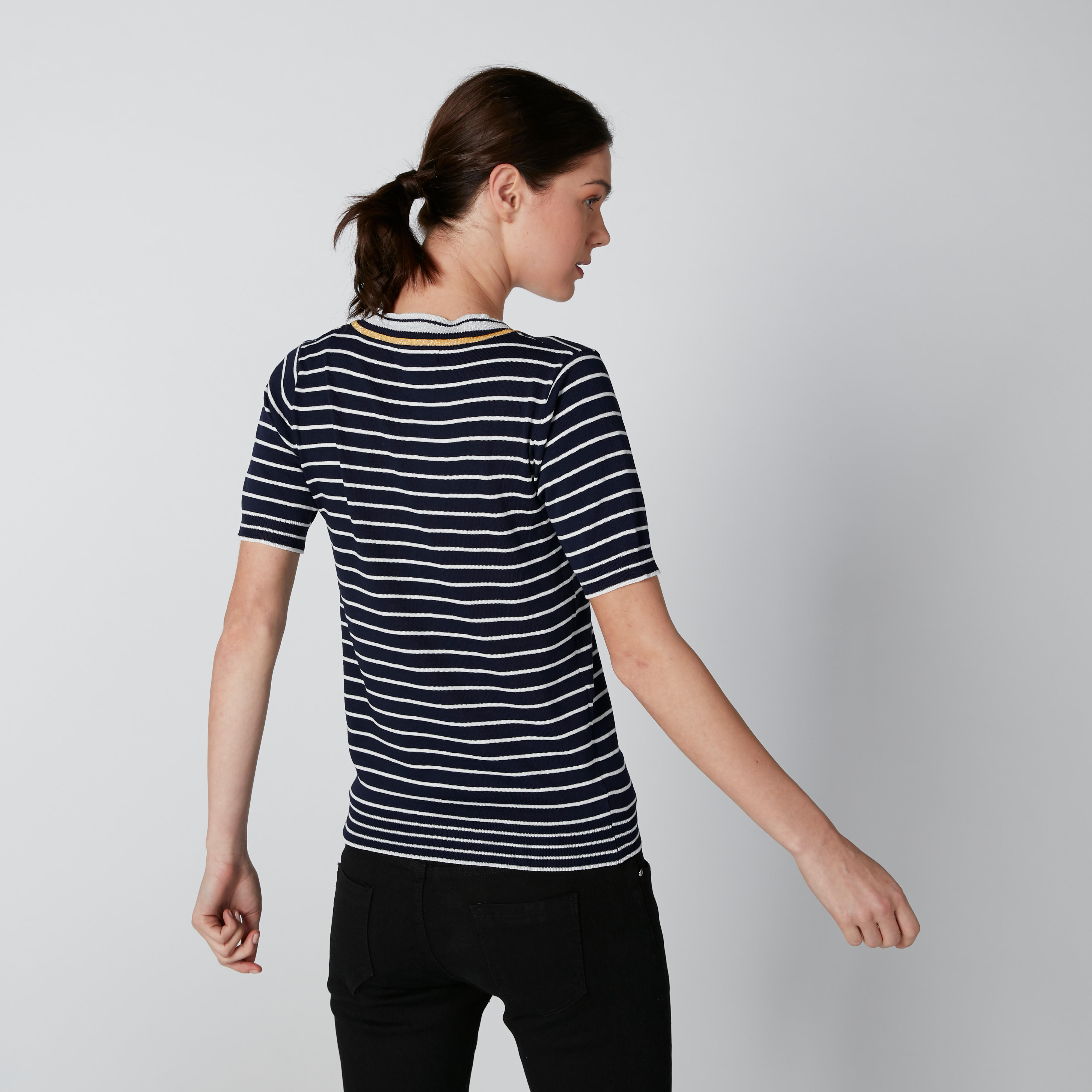 تيشيرت مقلّم بياقة V وأكمام قصيرة-women-clothing-tshirts-image-2