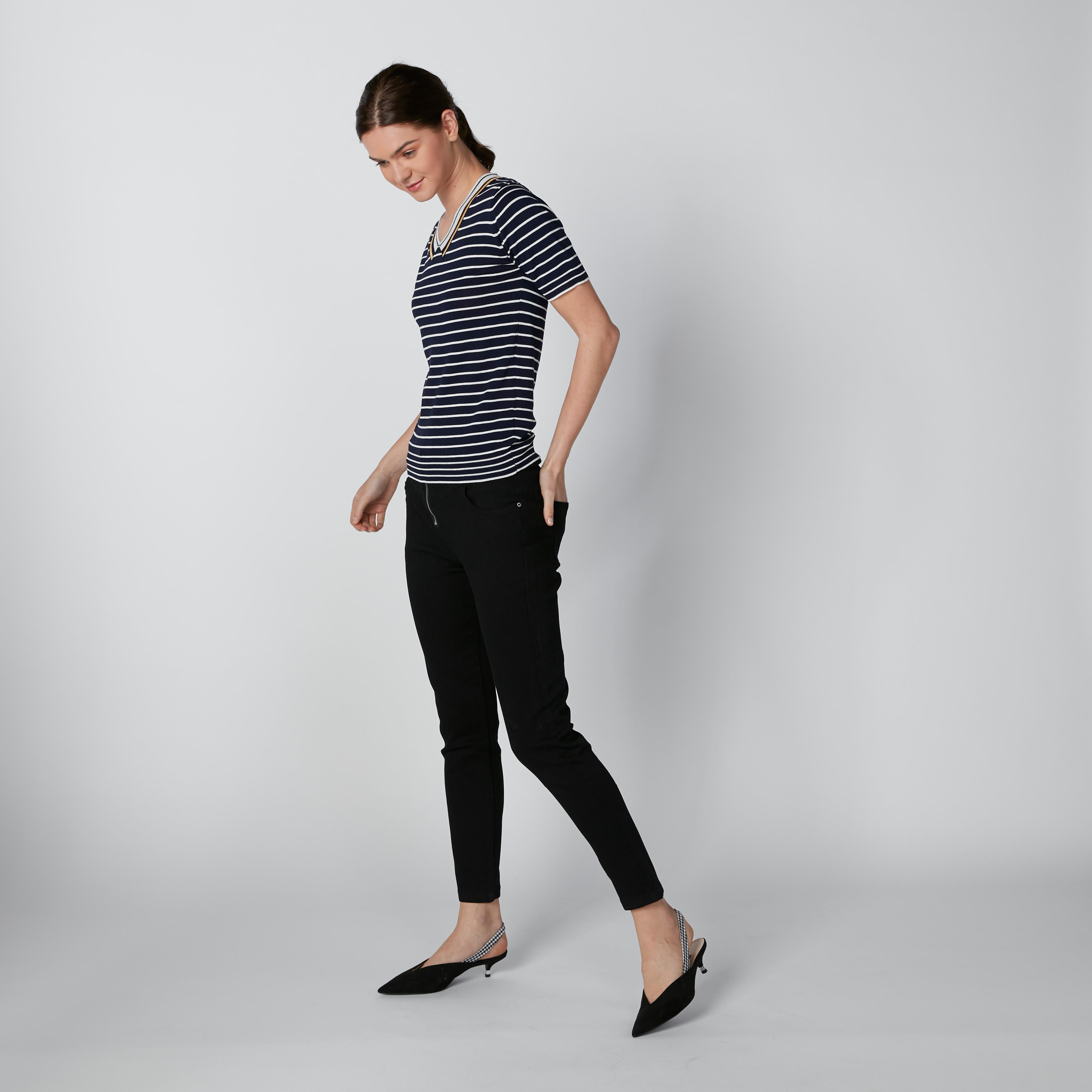 تيشيرت مقلّم بياقة V وأكمام قصيرة-women-clothing-tshirts-image-3