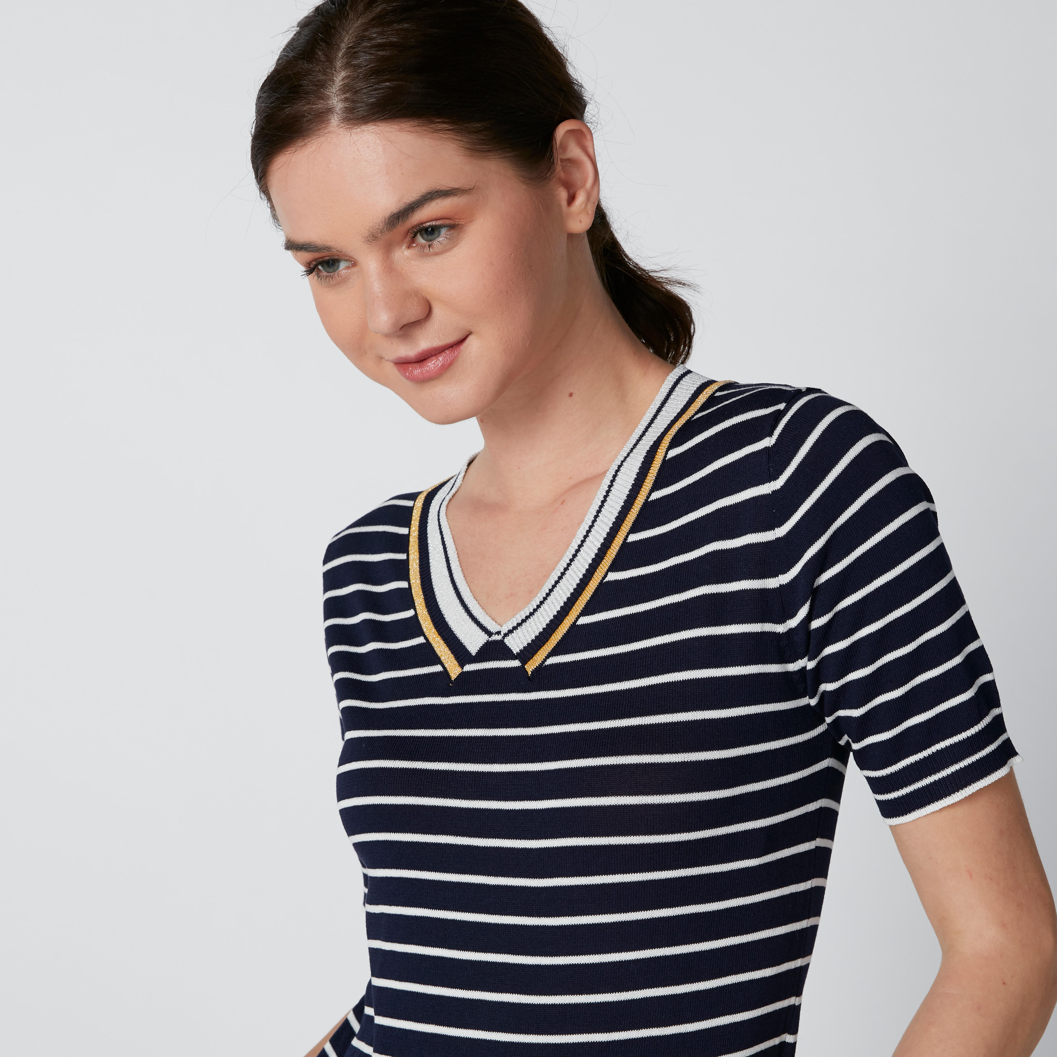 تيشيرت مقلّم بياقة V وأكمام قصيرة-women-clothing-tshirts-image-4