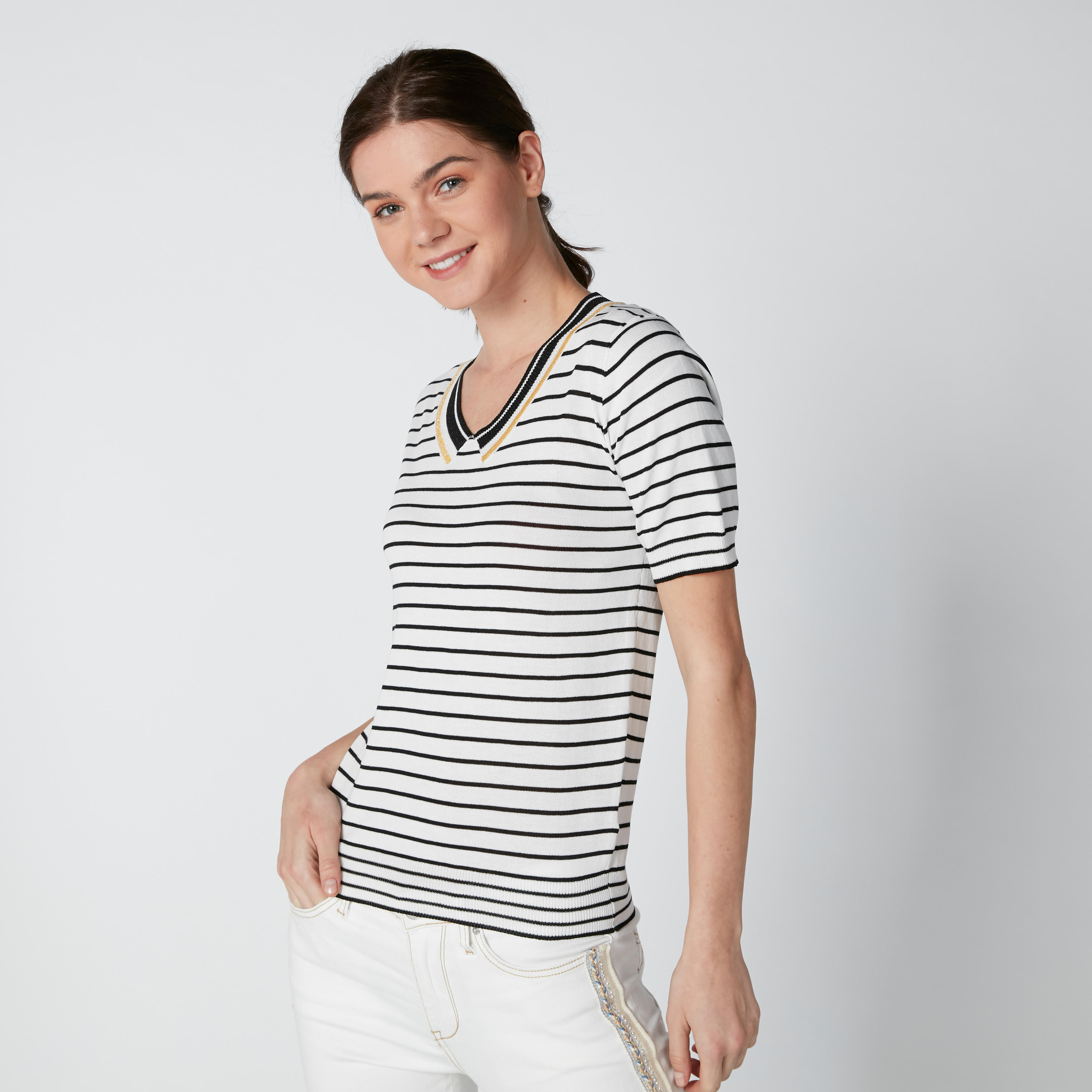 تيشيرت مقلّم بياقة V وأكمام قصيرة-women-clothing-tshirts-image-11