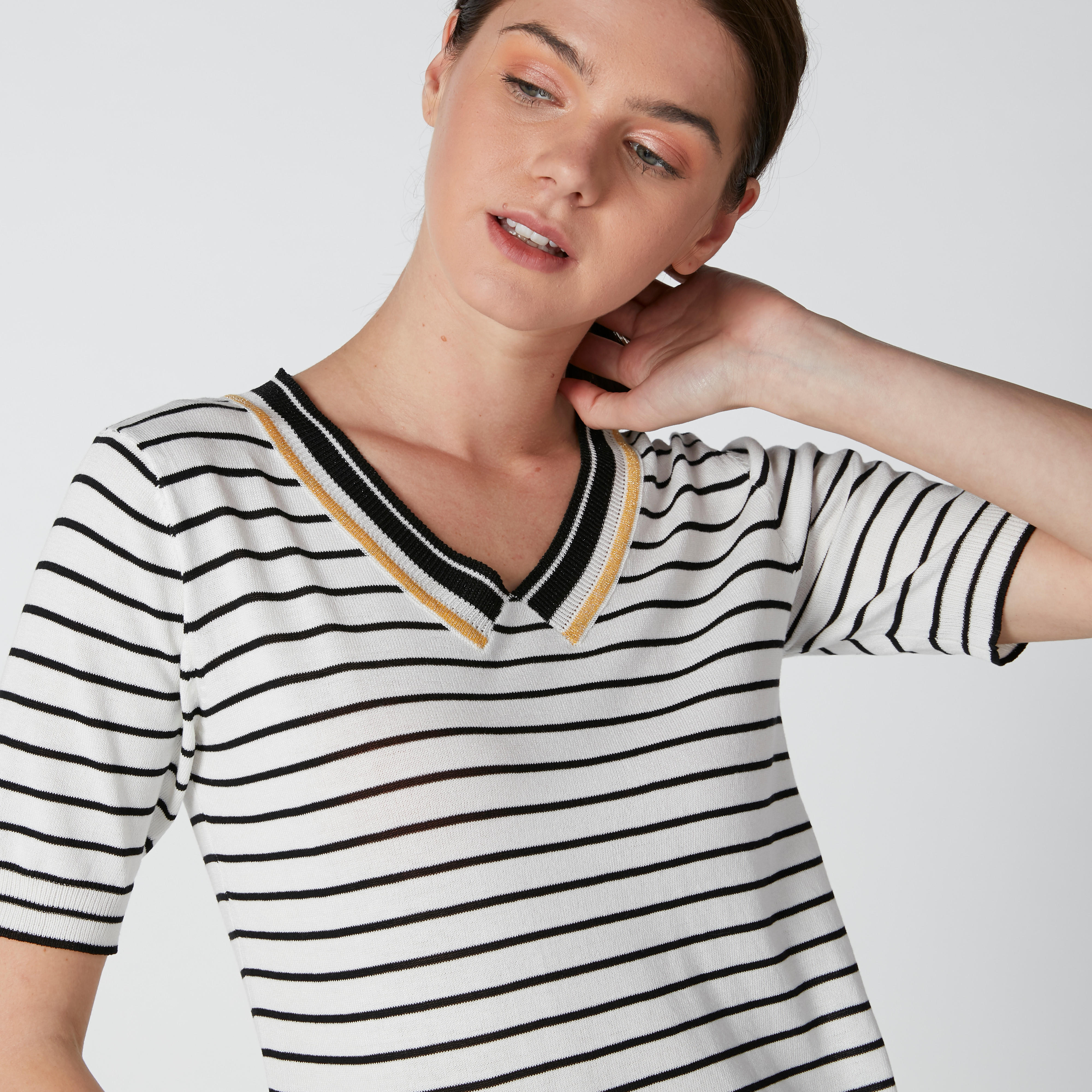 تيشيرت مقلّم بياقة V وأكمام قصيرة-women-clothing-tshirts-image-13