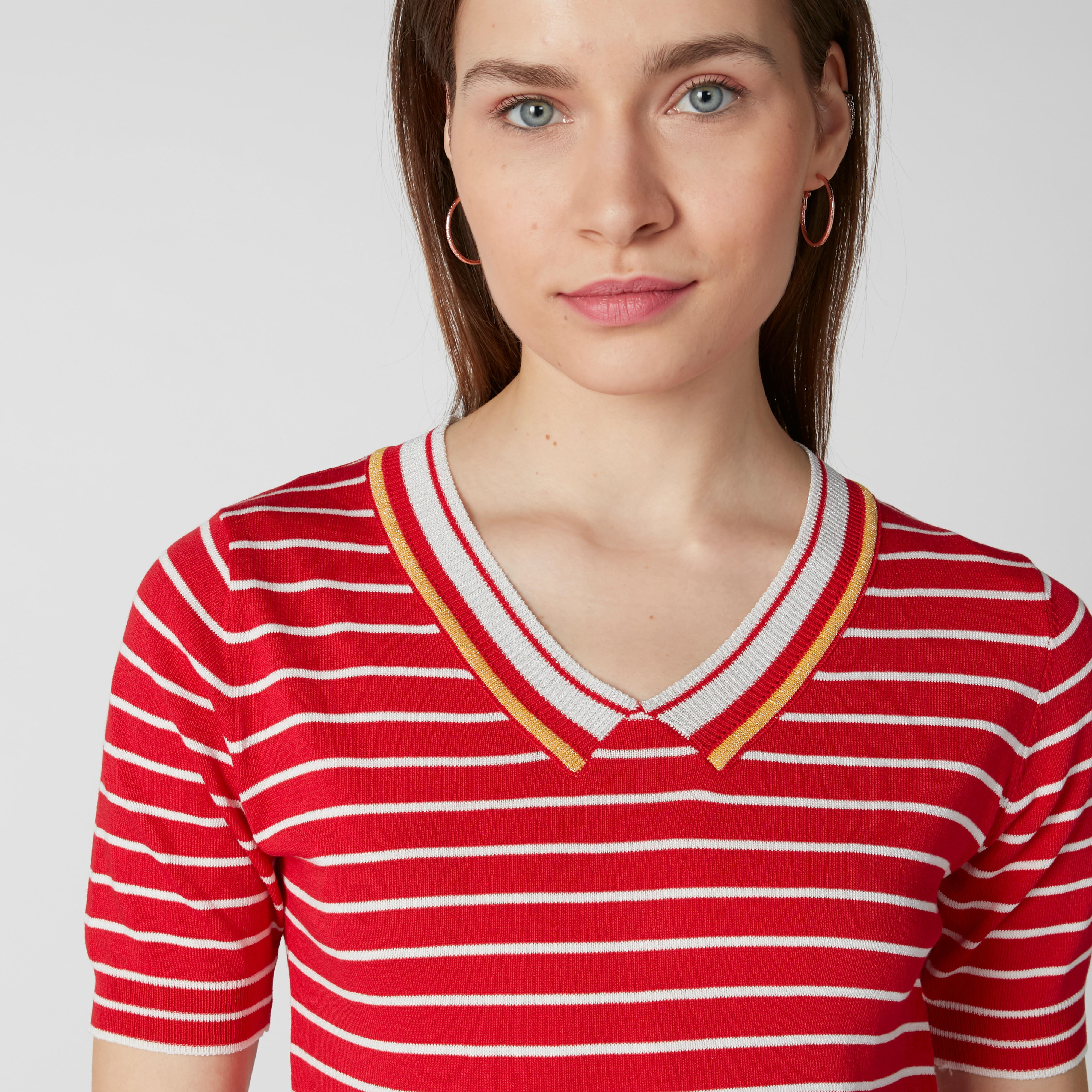تيشيرت مقلّم بياقة V وأكمام قصيرة-women-clothing-tshirts-image-9